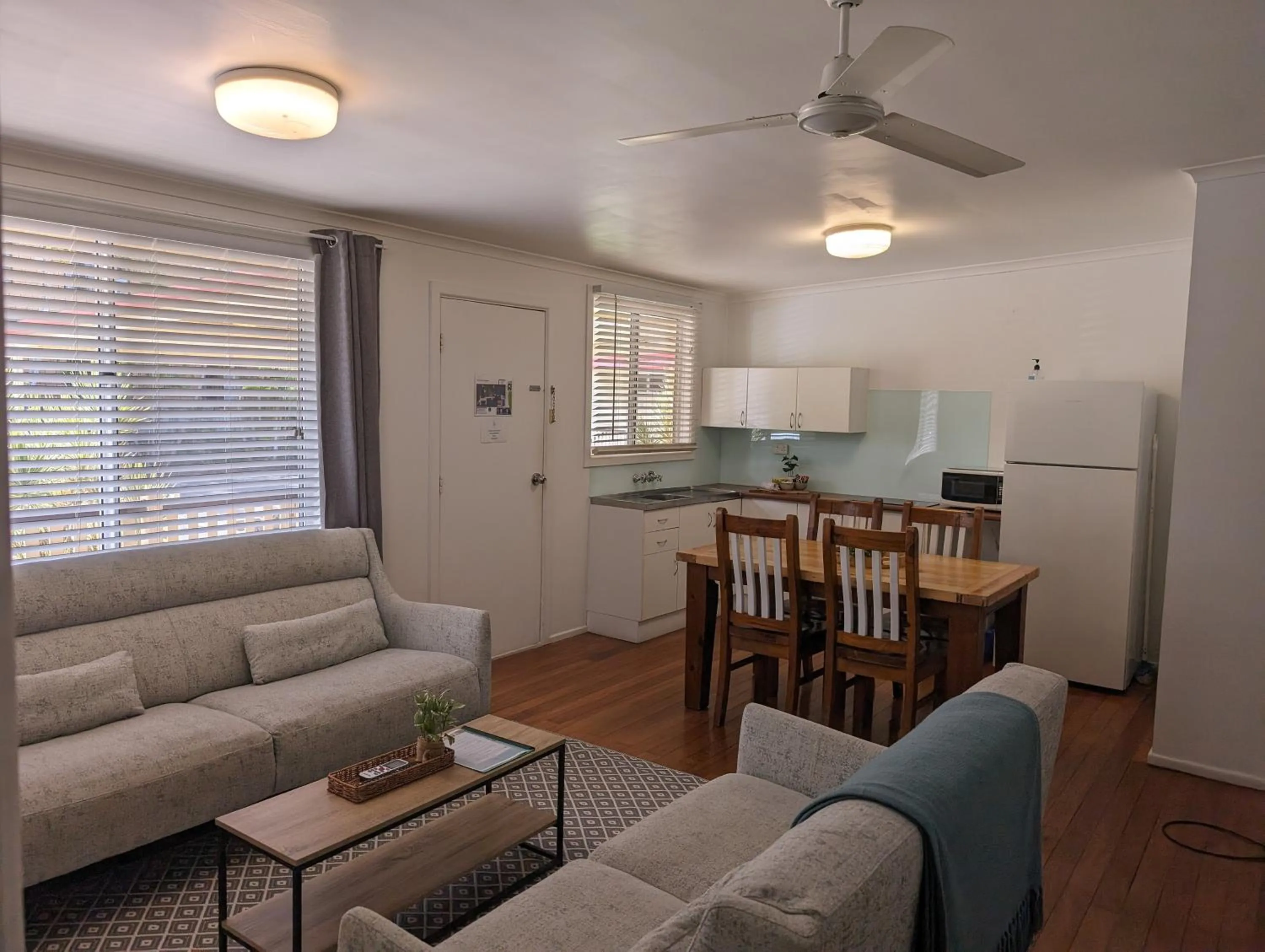 Kitchen or kitchenette in Ocean Park Motel & Holiday Apartments