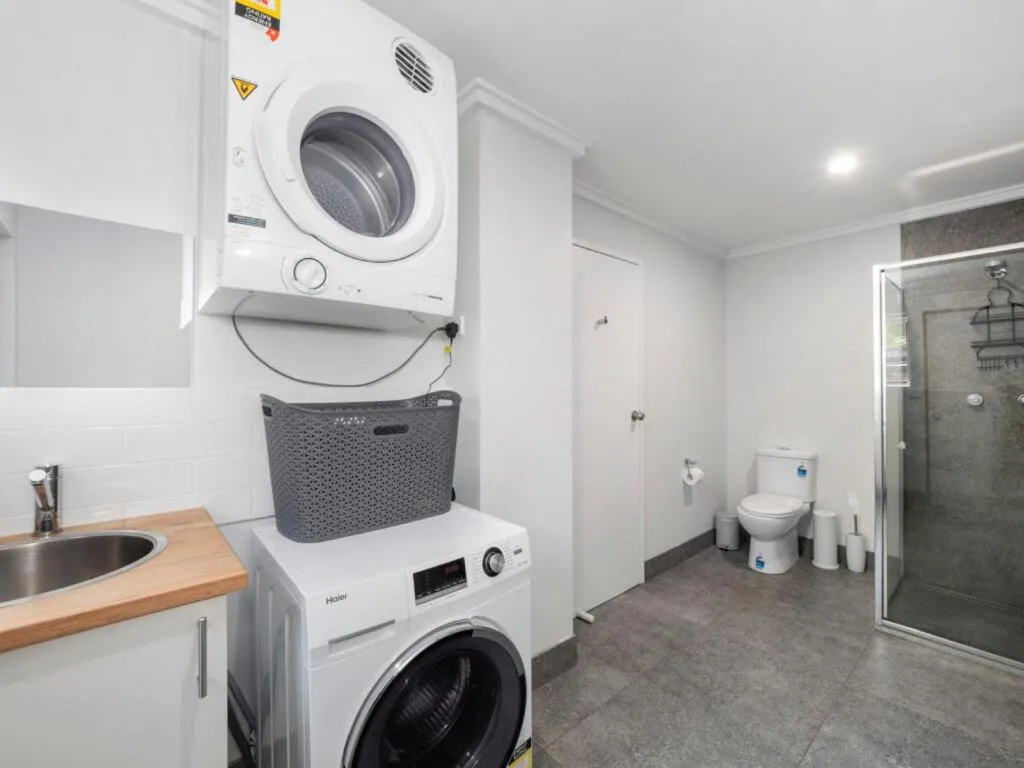 Shower in Ocean Park Motel & Holiday Apartments