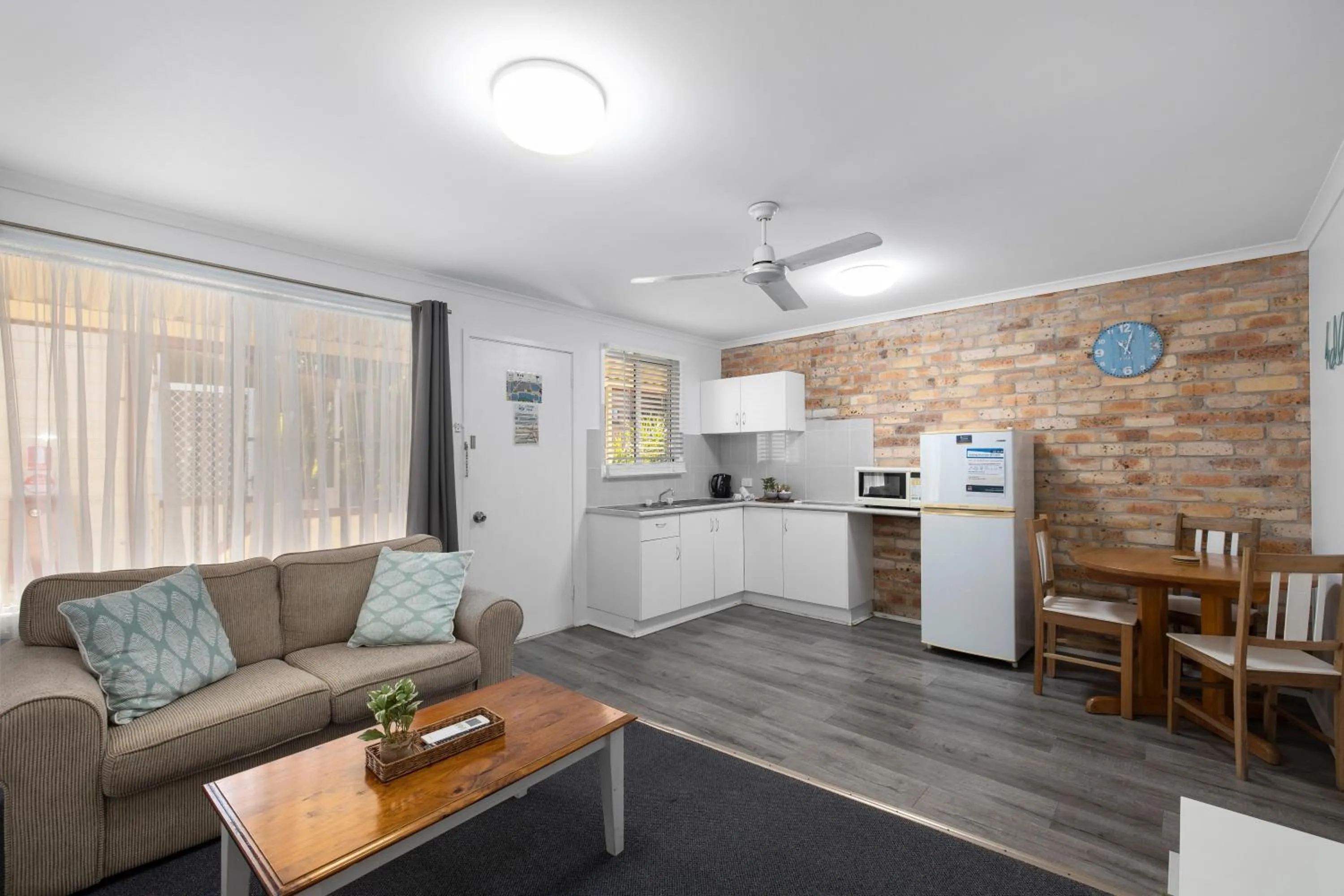 Kitchen or kitchenette in Ocean Park Motel & Holiday Apartments