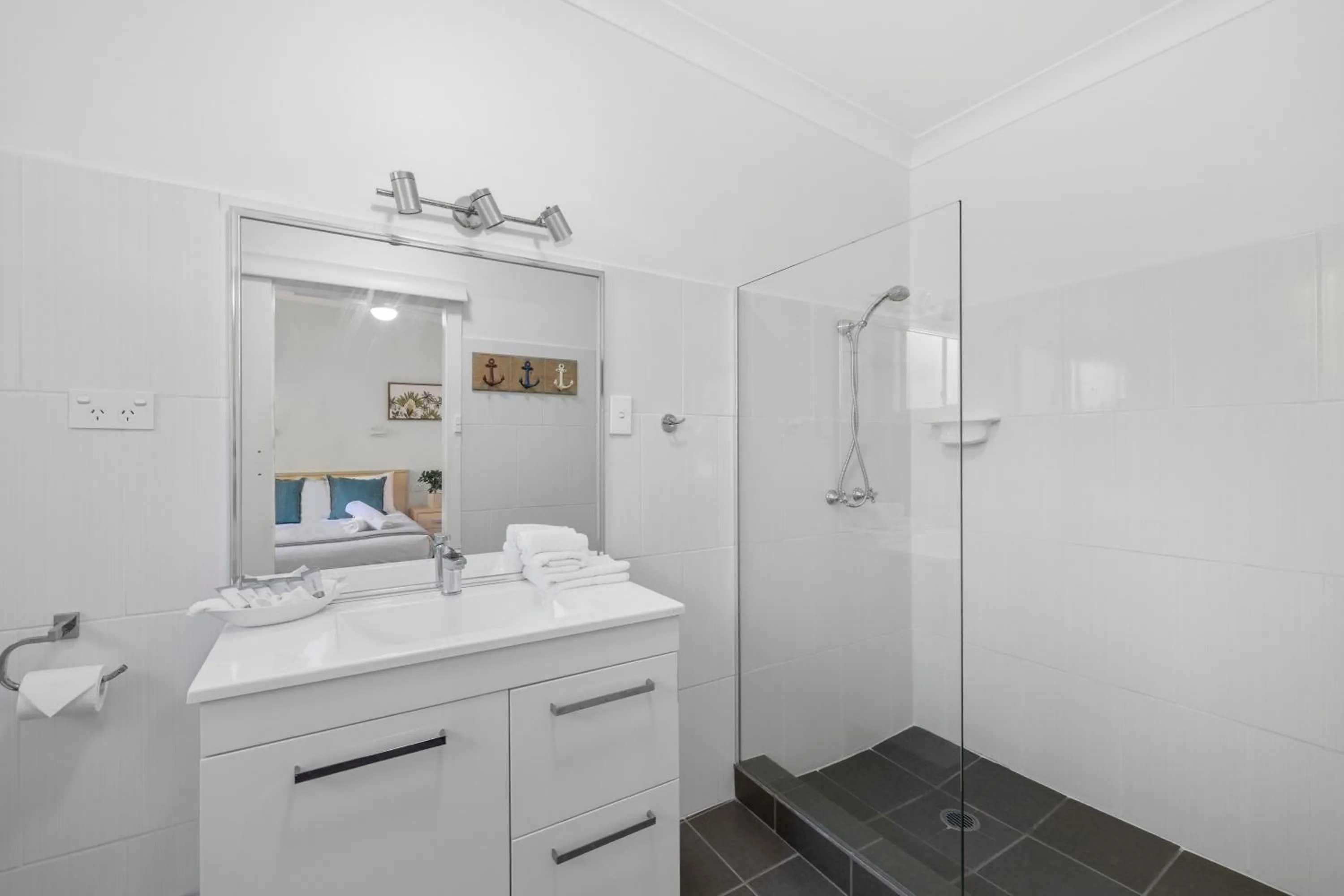 Shower in Ocean Park Motel & Holiday Apartments