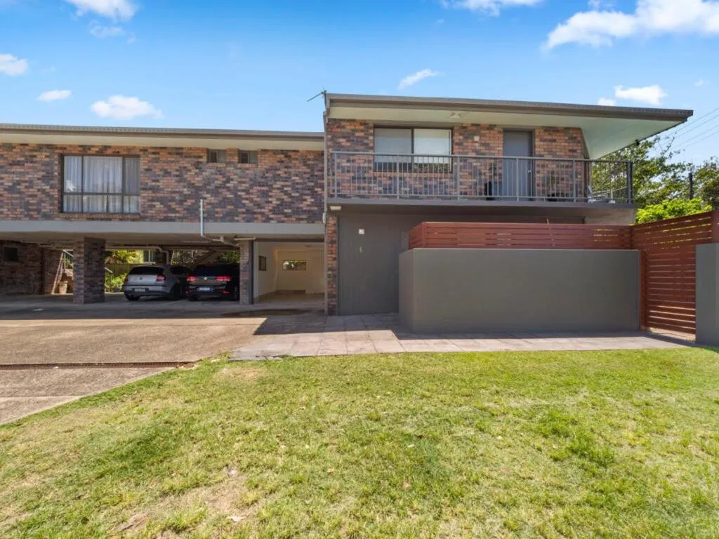 Property building in Ocean Park Motel & Holiday Apartments