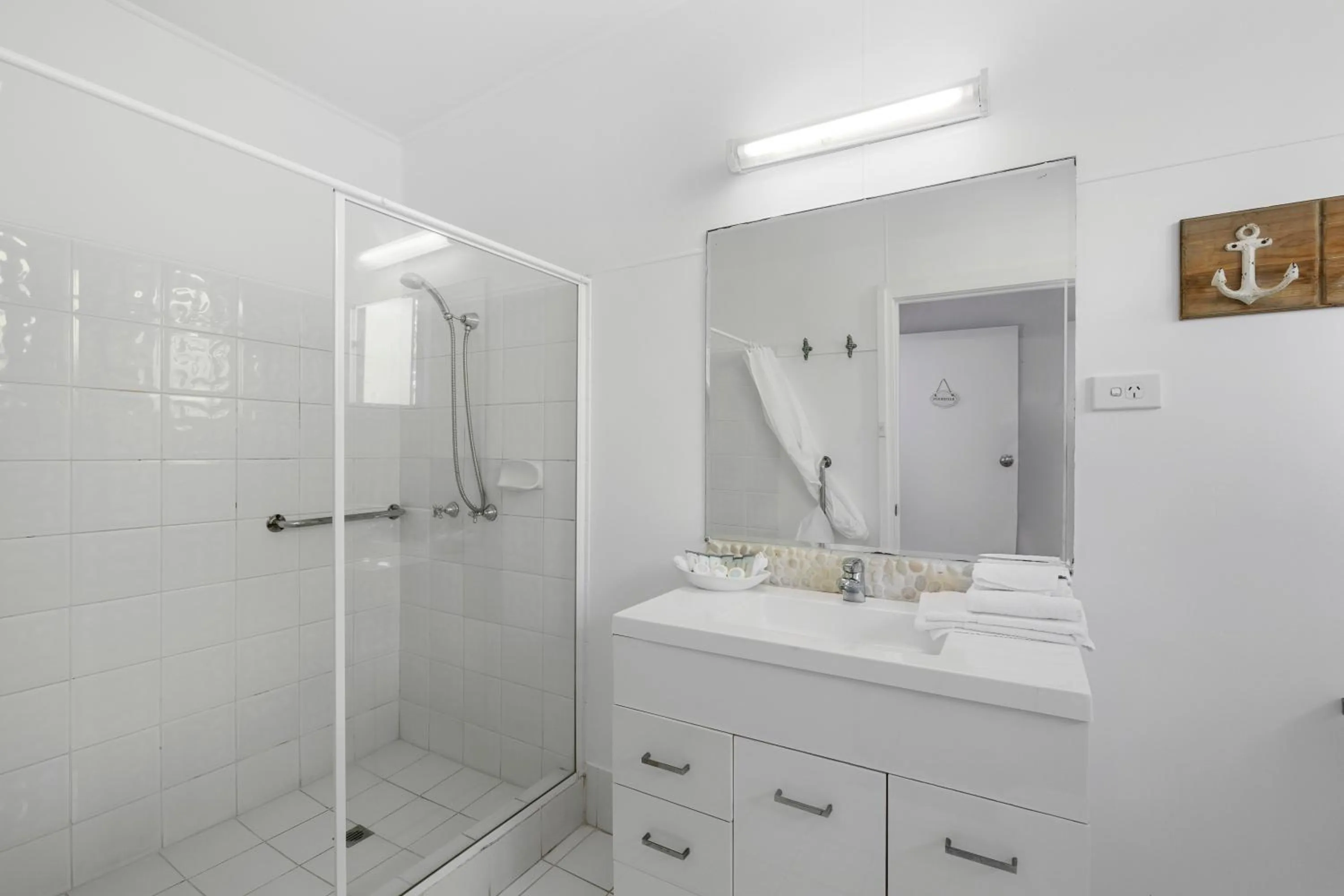 Shower in Ocean Park Motel & Holiday Apartments