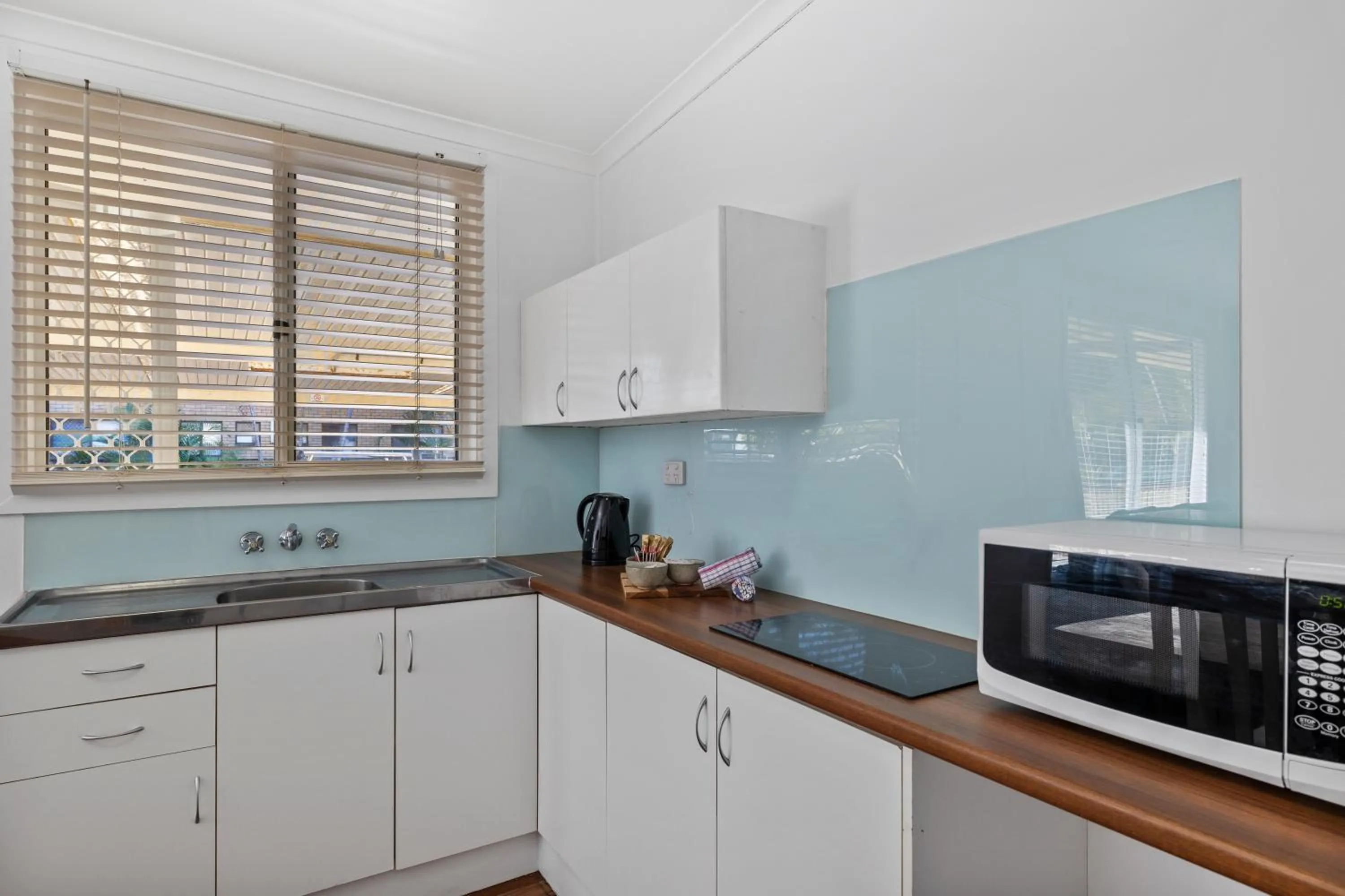 Kitchen or kitchenette in Ocean Park Motel & Holiday Apartments