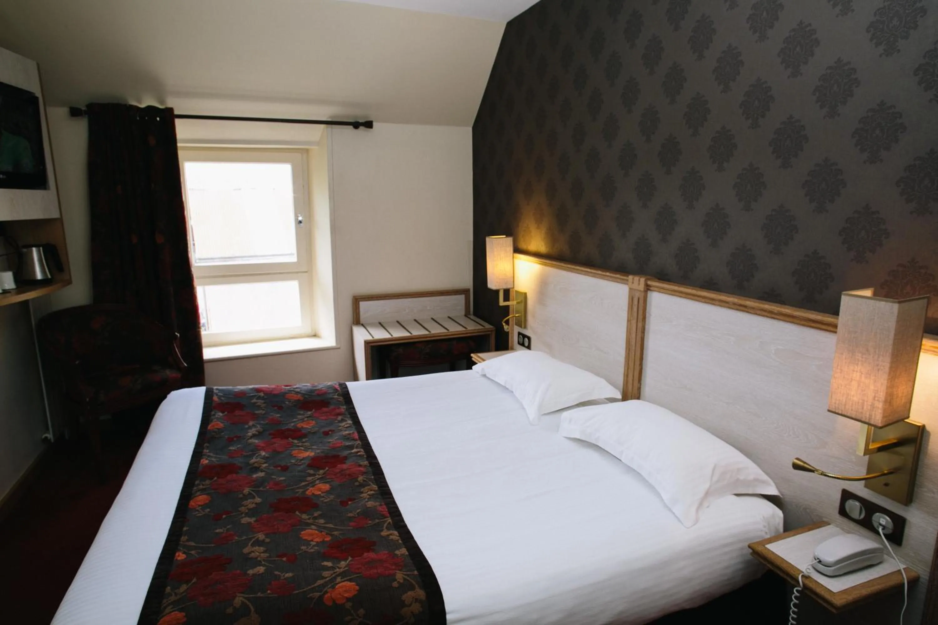 Bedroom, Bed in Le Relais Du Roy