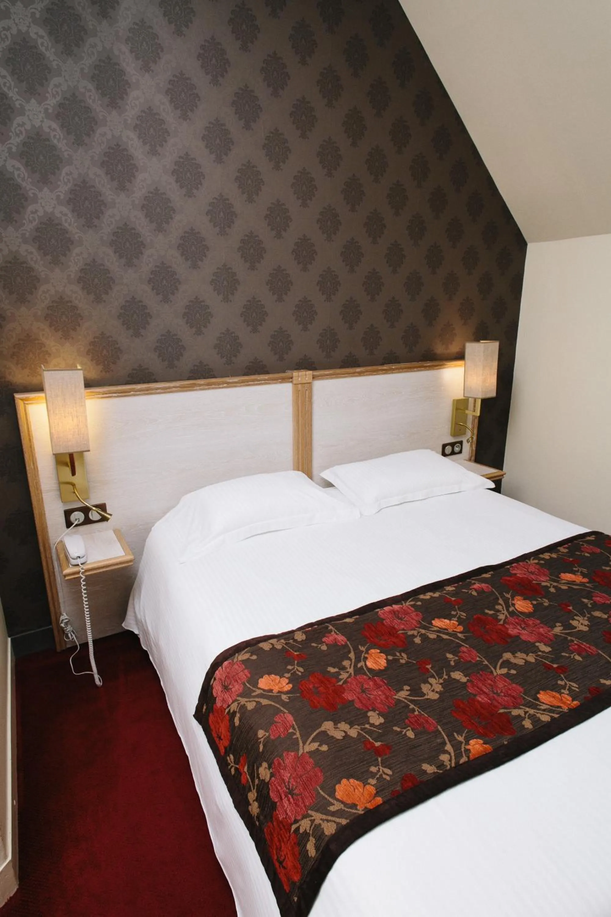 Bedroom, Bed in Le Relais Du Roy