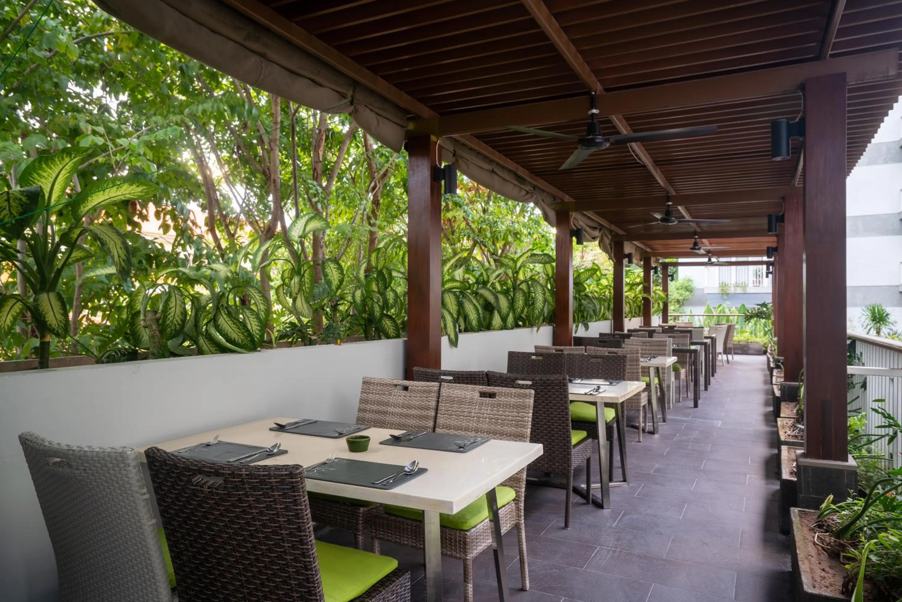 Restaurant/places to eat in EDEN Hotel Kuta Bali