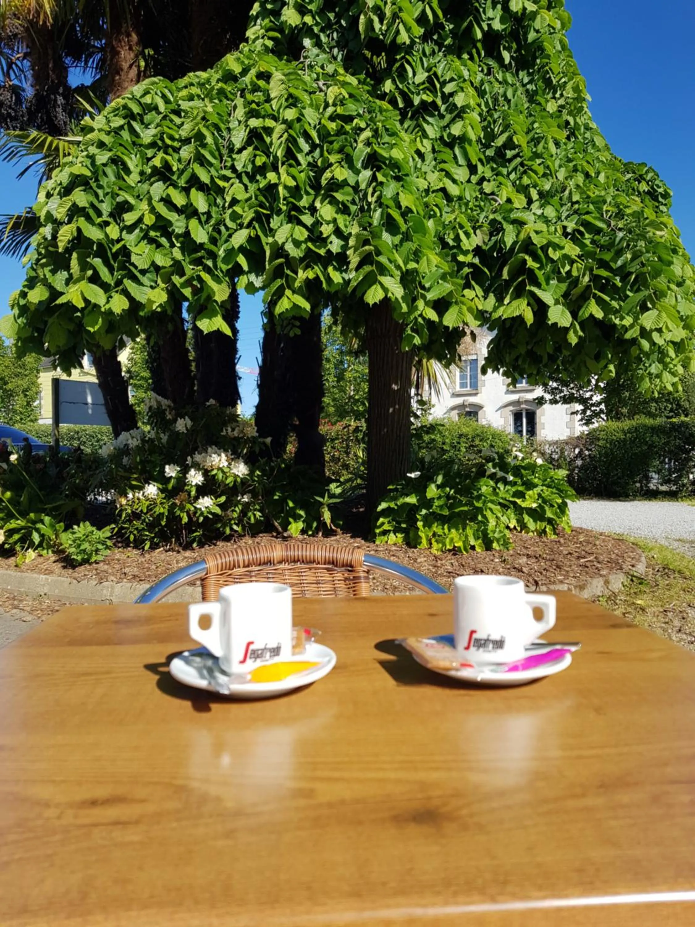 Patio in Brit Hotel Essentiel Pontivy Robic