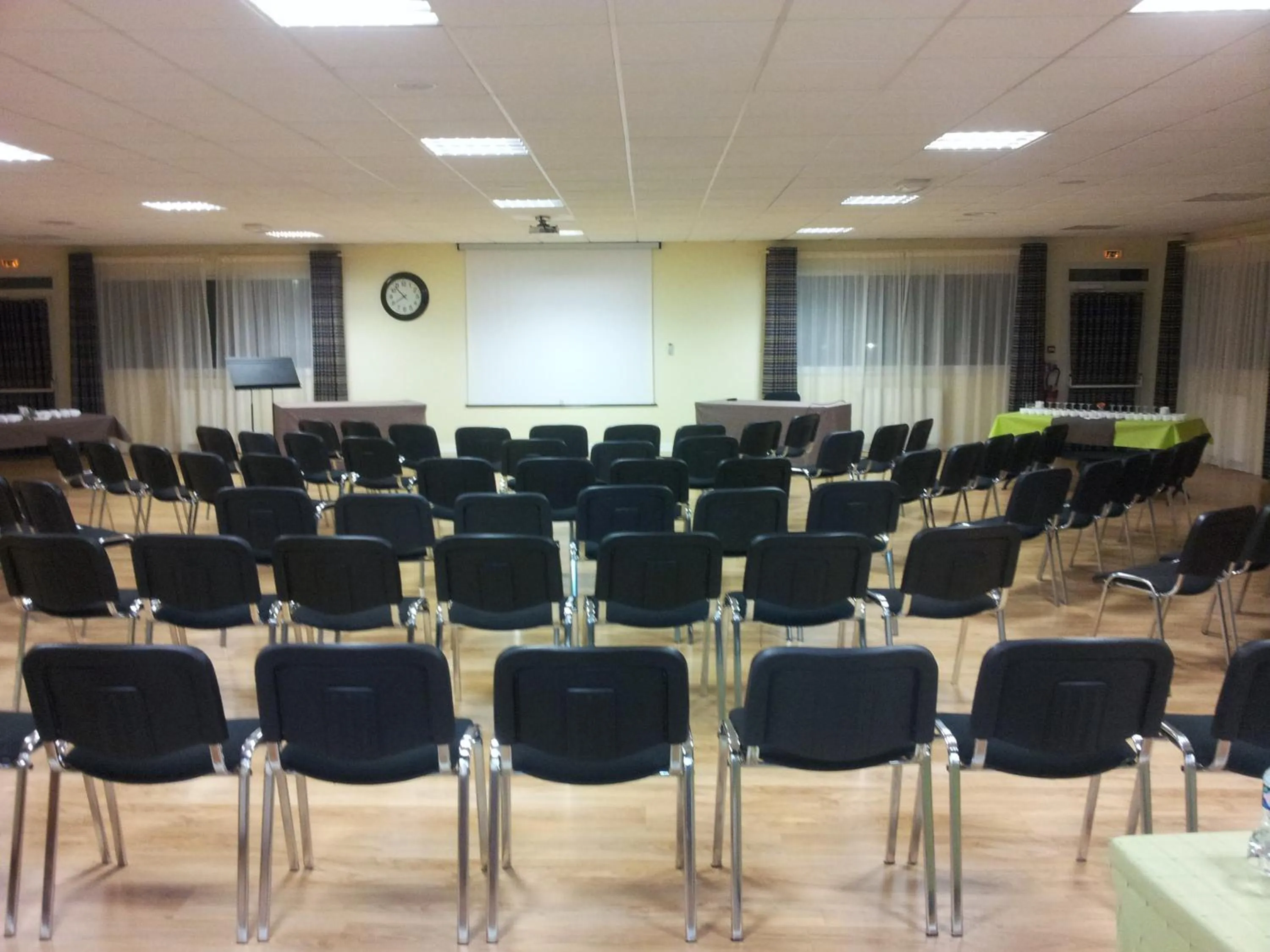 Meeting/conference room in Brit Hotel Essentiel Pontivy Robic