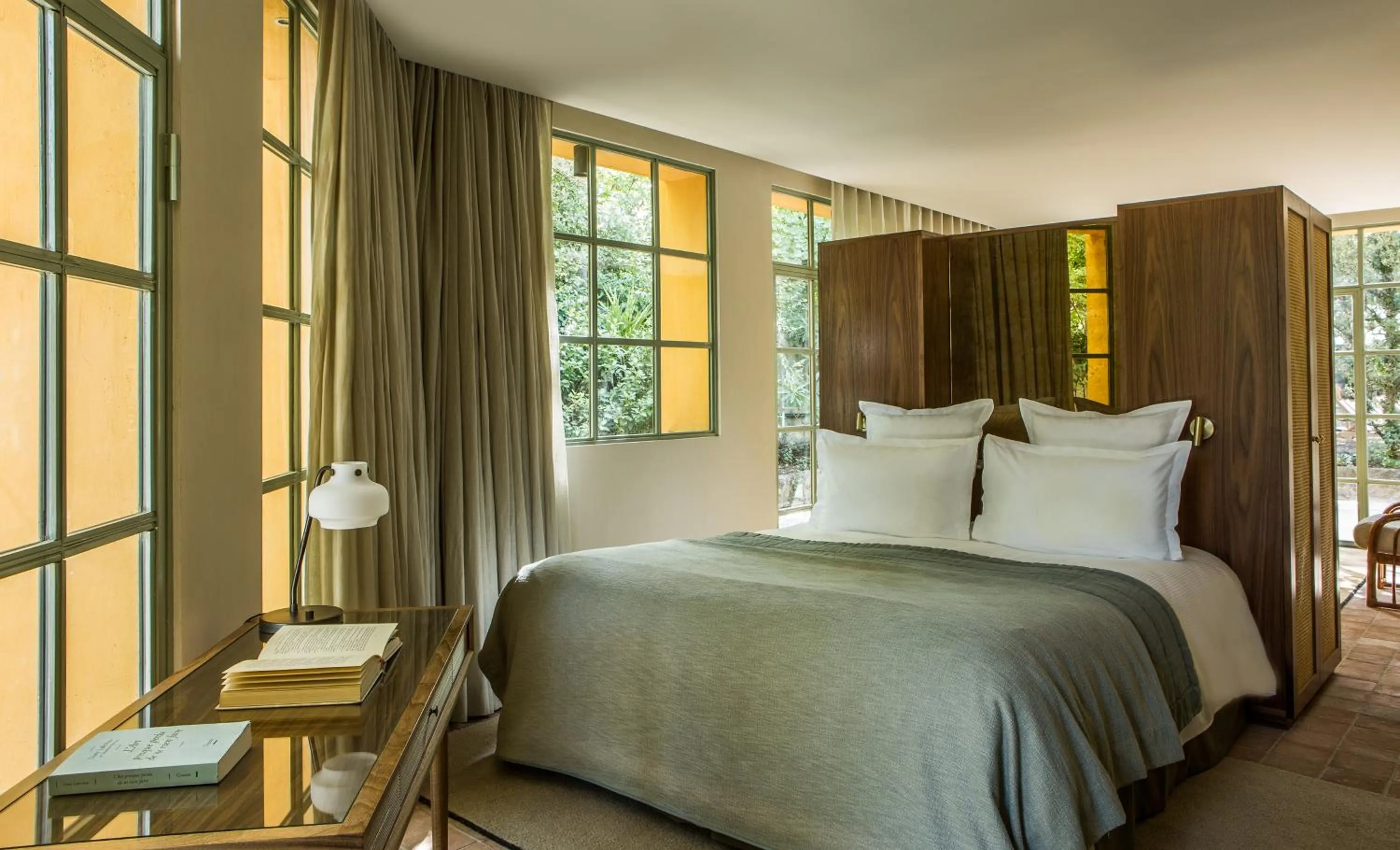 Bedroom, Bed in Le Pigonnet - Esprit de France