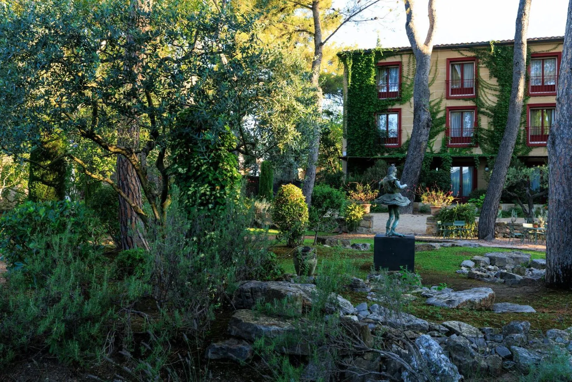 Property building in Le Pigonnet - Esprit de France