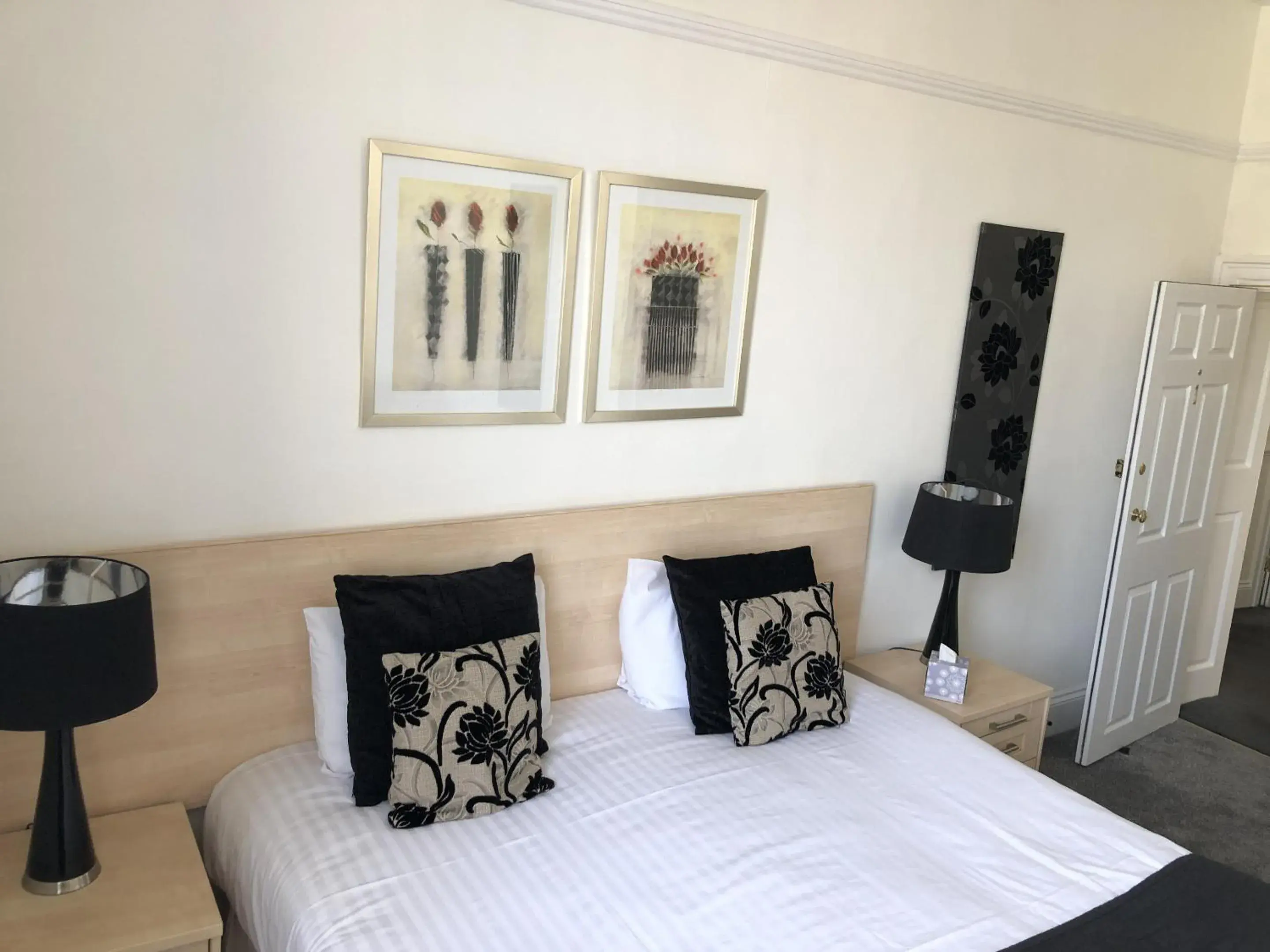 Double Room with Private Bathroom in Deeping Stage Double Room with Private Bathroom in Deeping Stage