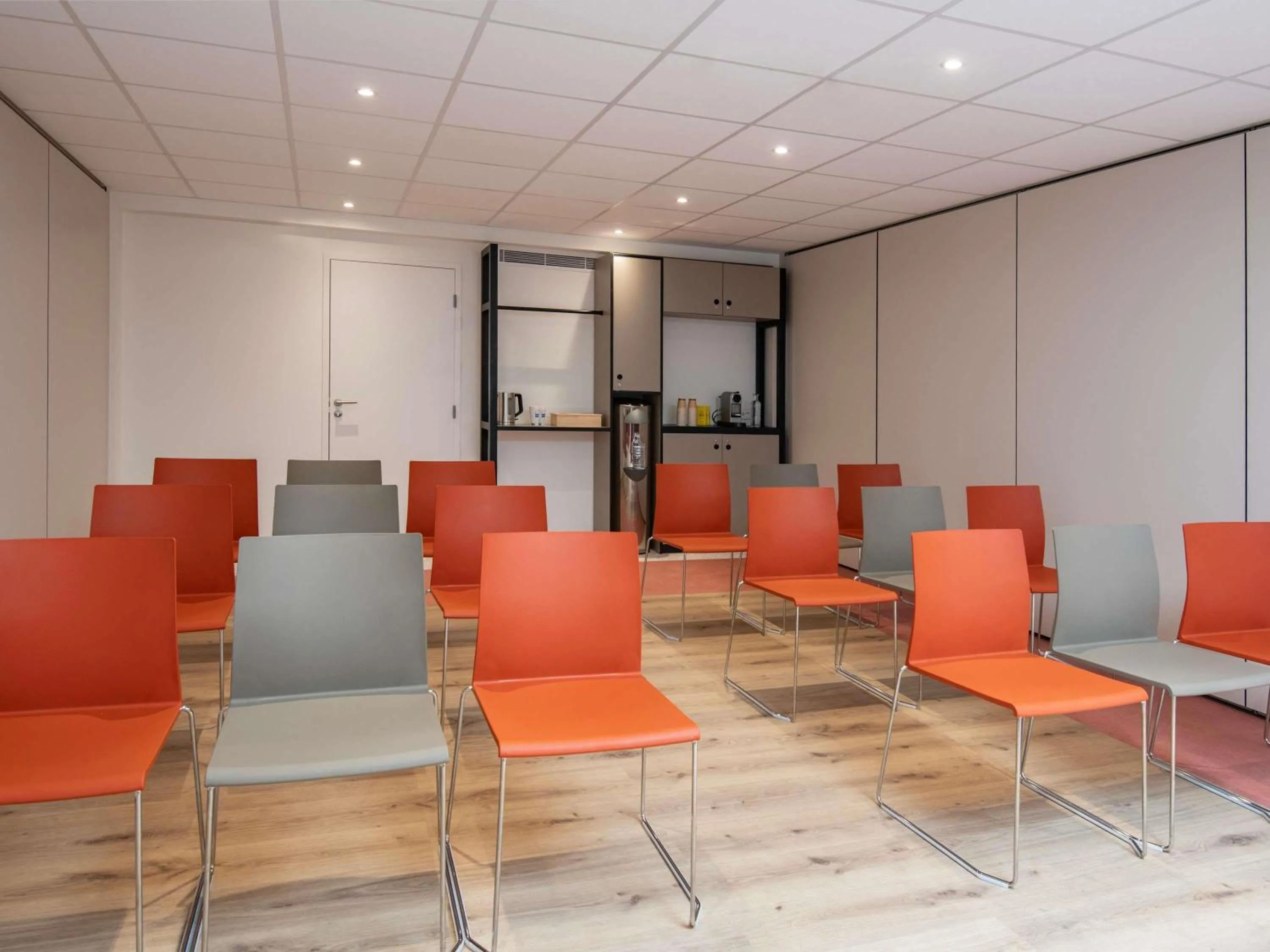 Meeting/conference room in ibis budget Nice Californie Lenval