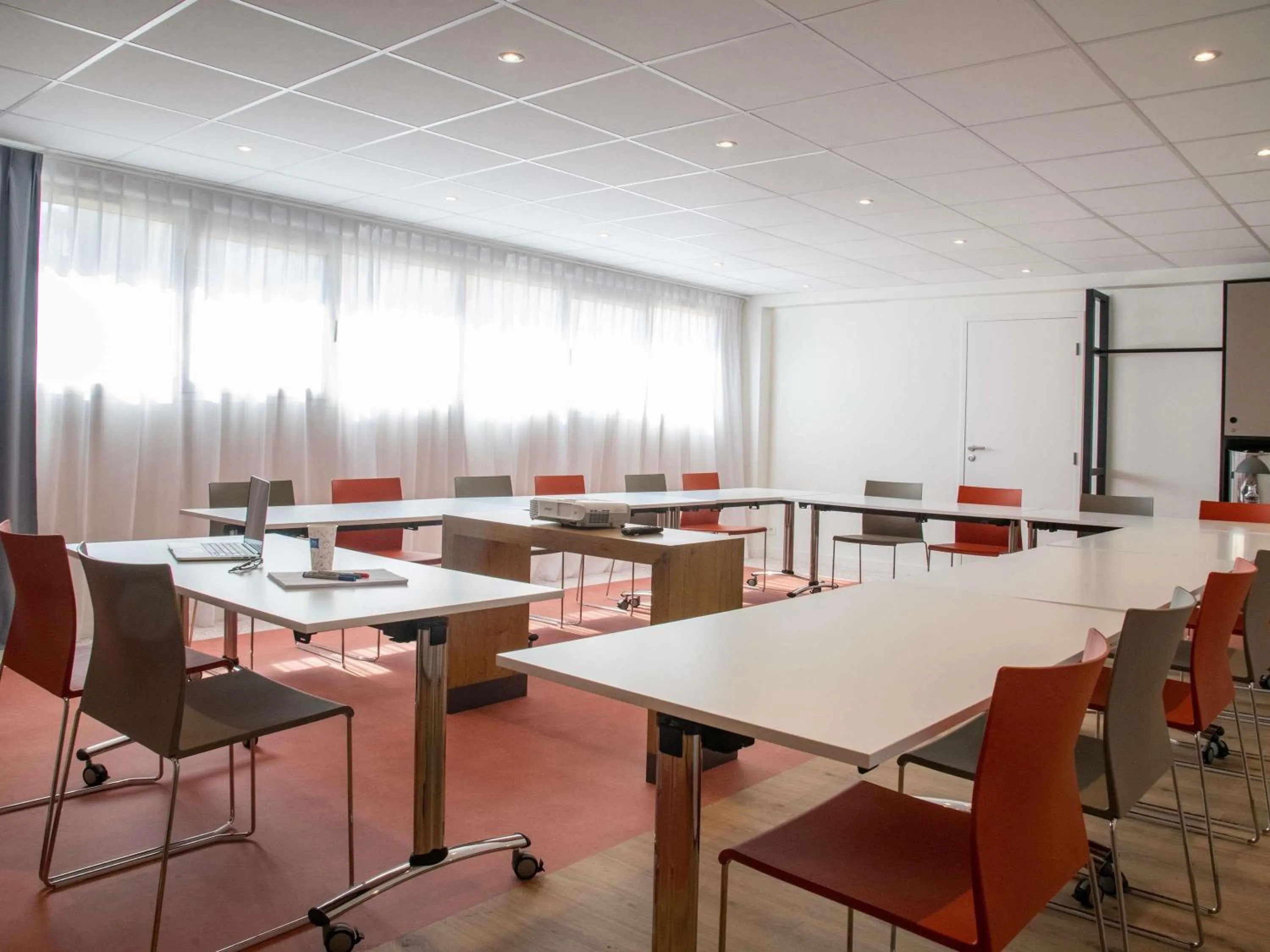 Meeting/conference room in ibis budget Nice Californie Lenval