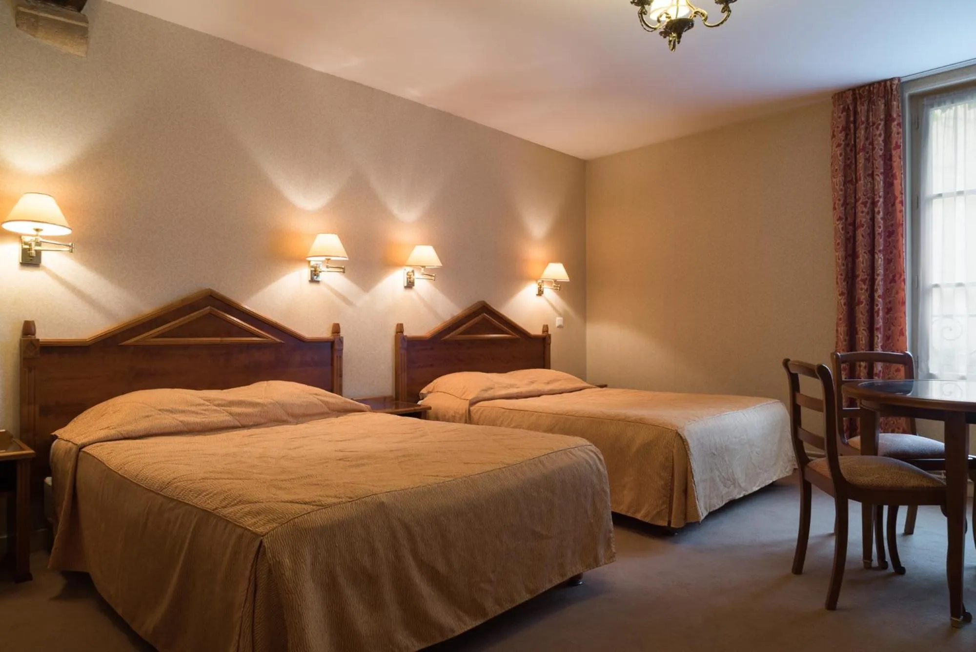 Hostellerie des Trois Pigeons, Paray-le-Monial