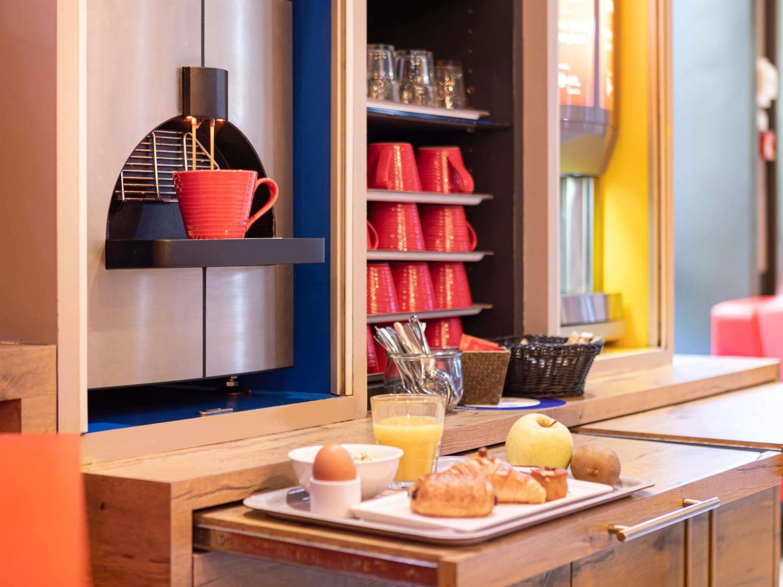 Breakfast in ibis Lyon Gerland Musée des Confluences