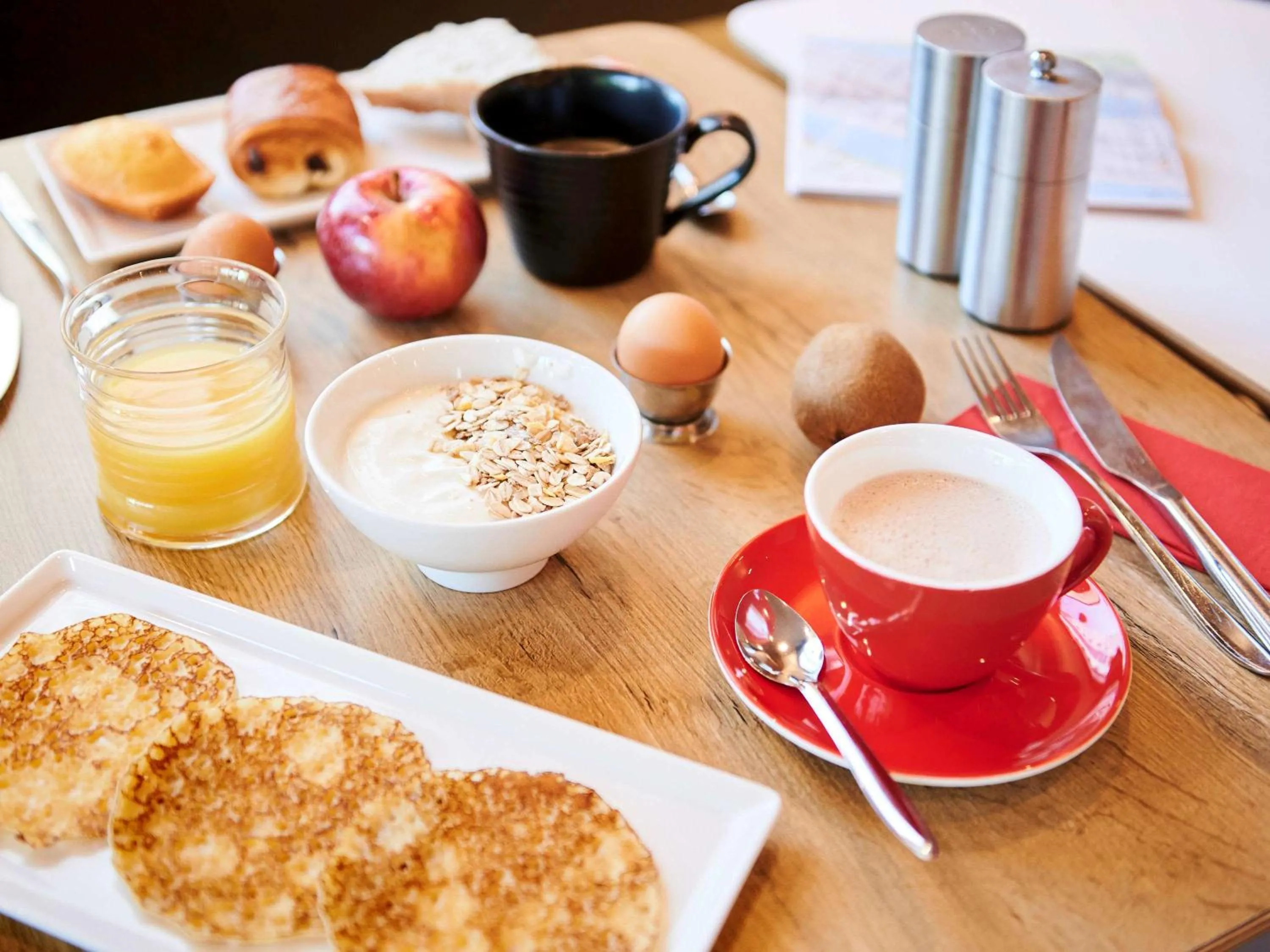 Restaurant/places to eat in ibis Lyon Gerland Musée des Confluences