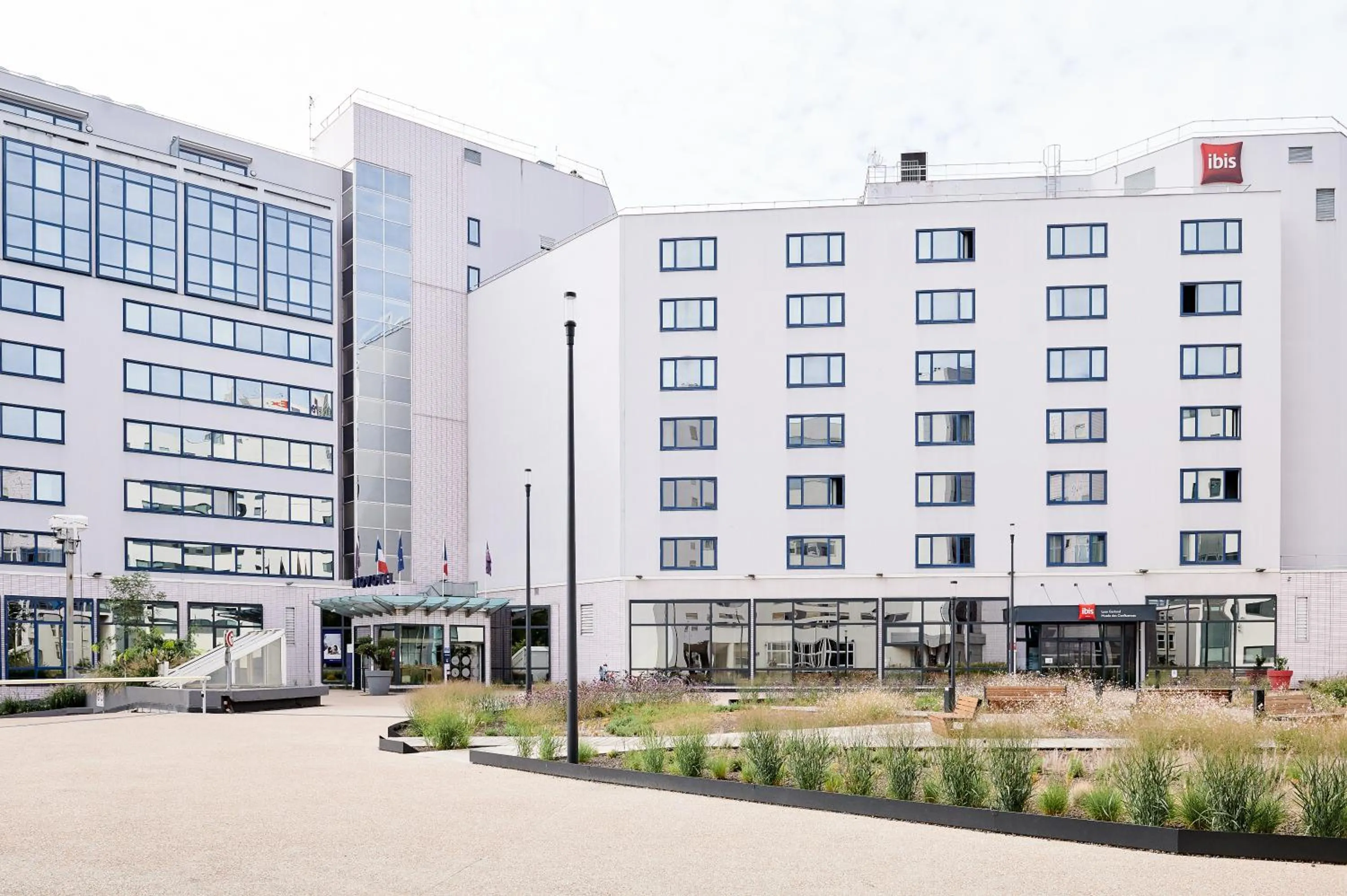 Property building in ibis Lyon Gerland Musée des Confluences