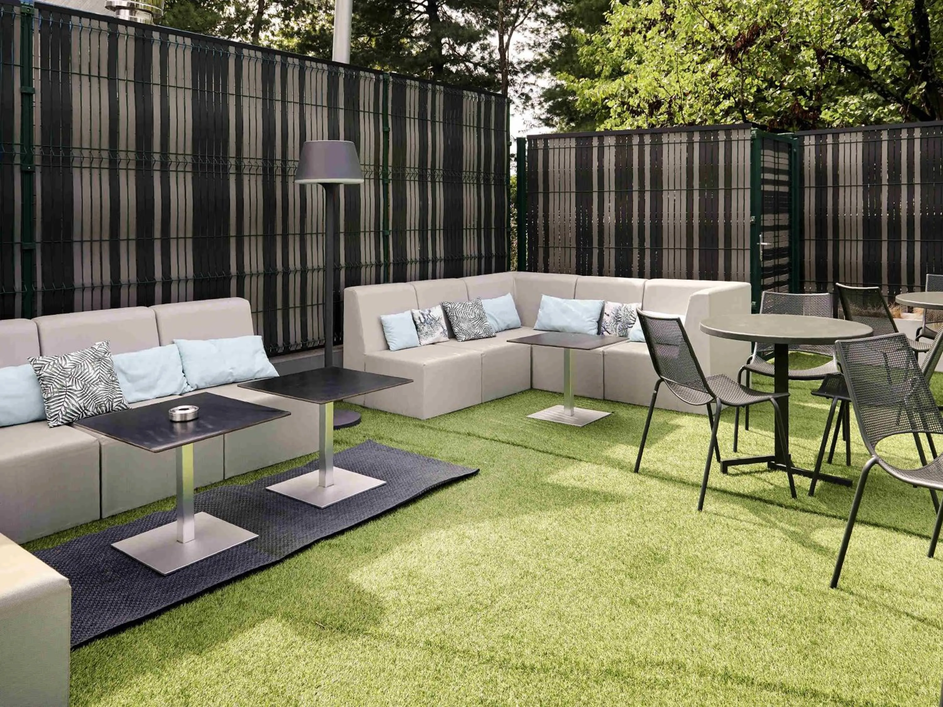 Restaurant/places to eat in ibis Lyon Gerland Musée des Confluences