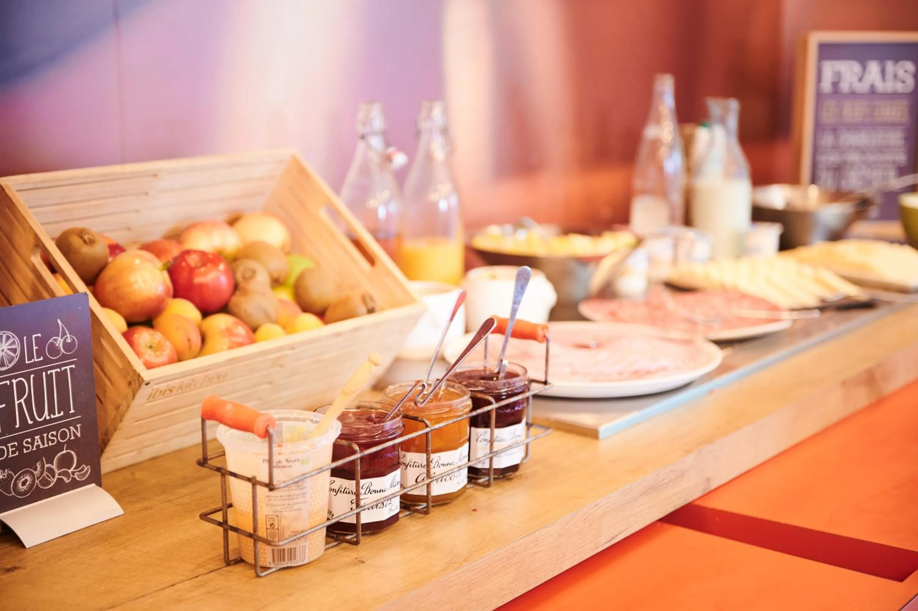 Buffet breakfast in ibis Lyon Gerland Musée des Confluences
