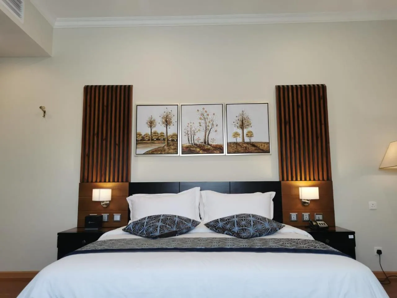 Bed in Tripper Inn - تريبر إن