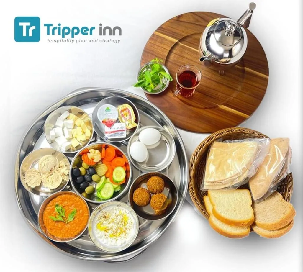 Restaurant/places to eat in Tripper Inn - تريبر إن