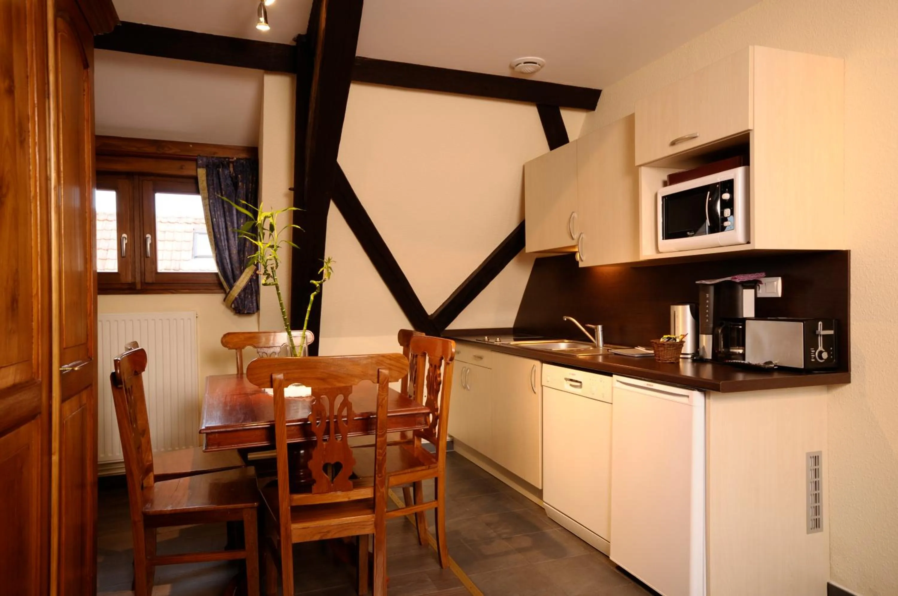 Kitchen or kitchenette in La Cour du Bailli Suites & Spa