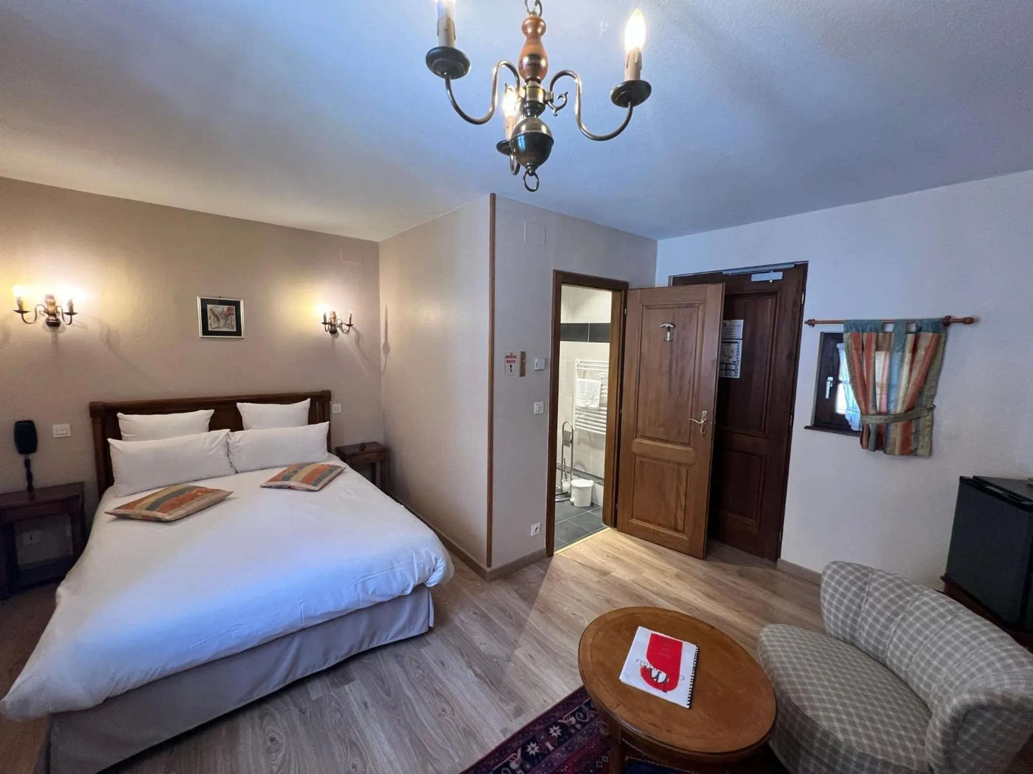 Bedroom, Bed in La Cour du Bailli Suites & Spa