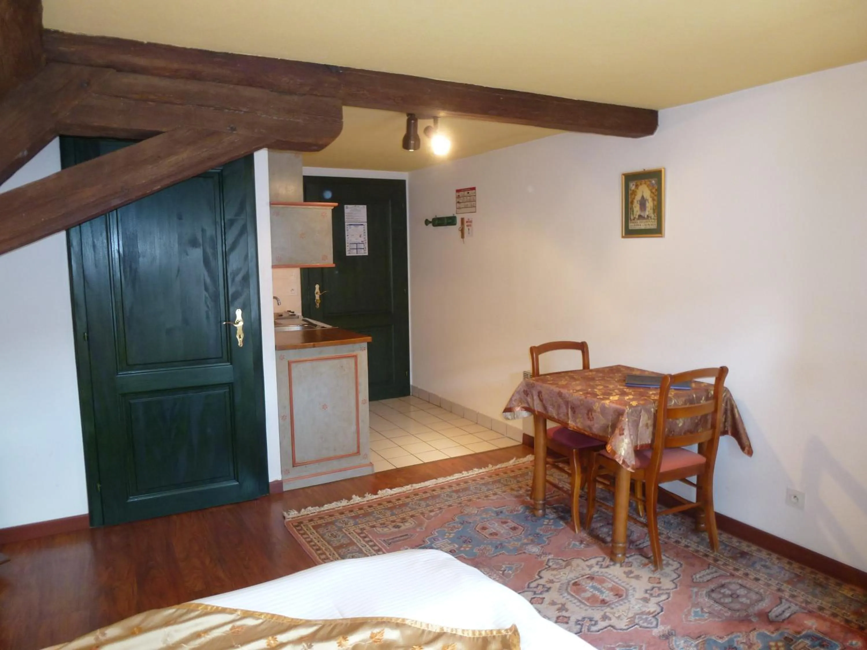 Dining area in La Cour du Bailli Suites & Spa