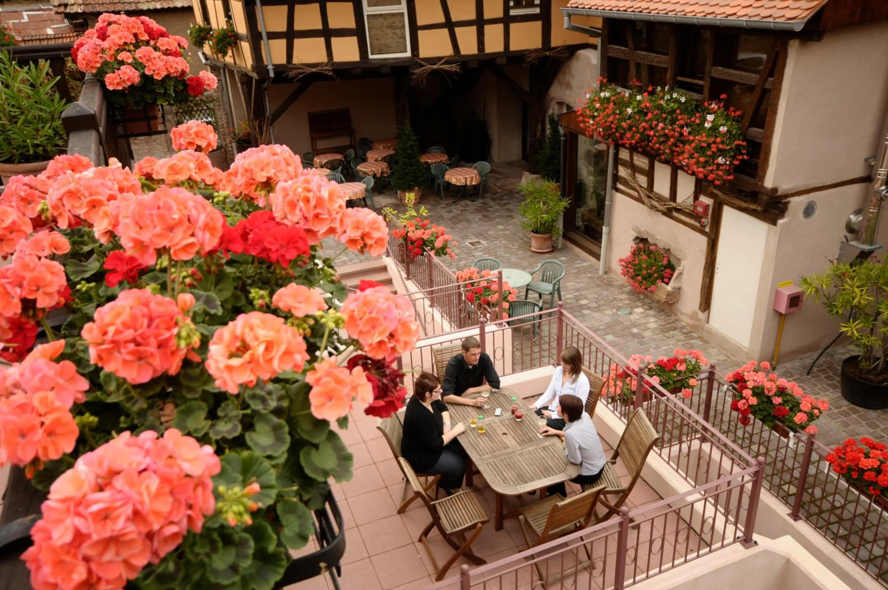 Patio in La Cour du Bailli Suites & Spa