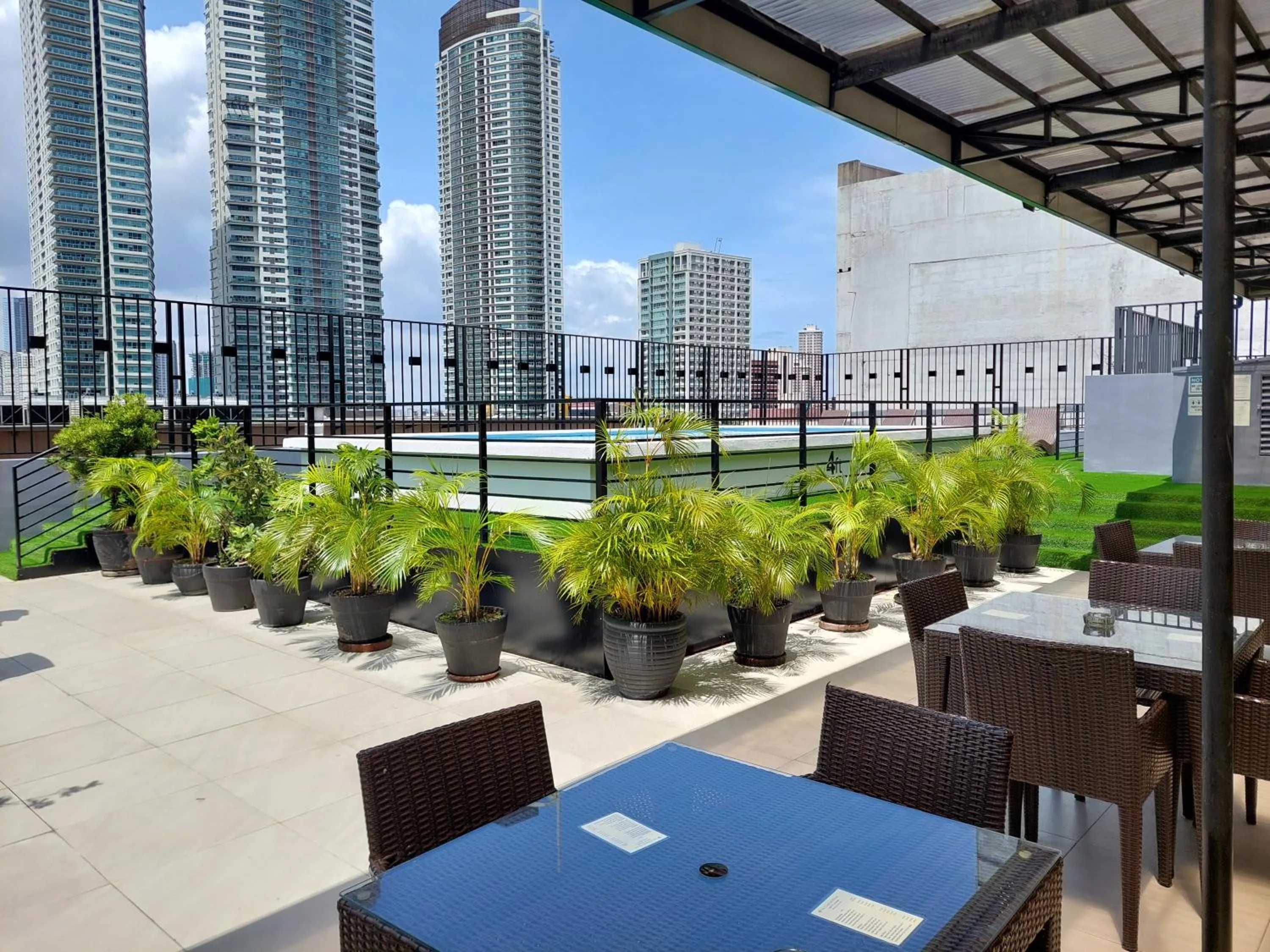 Swimming pool in The Charter House