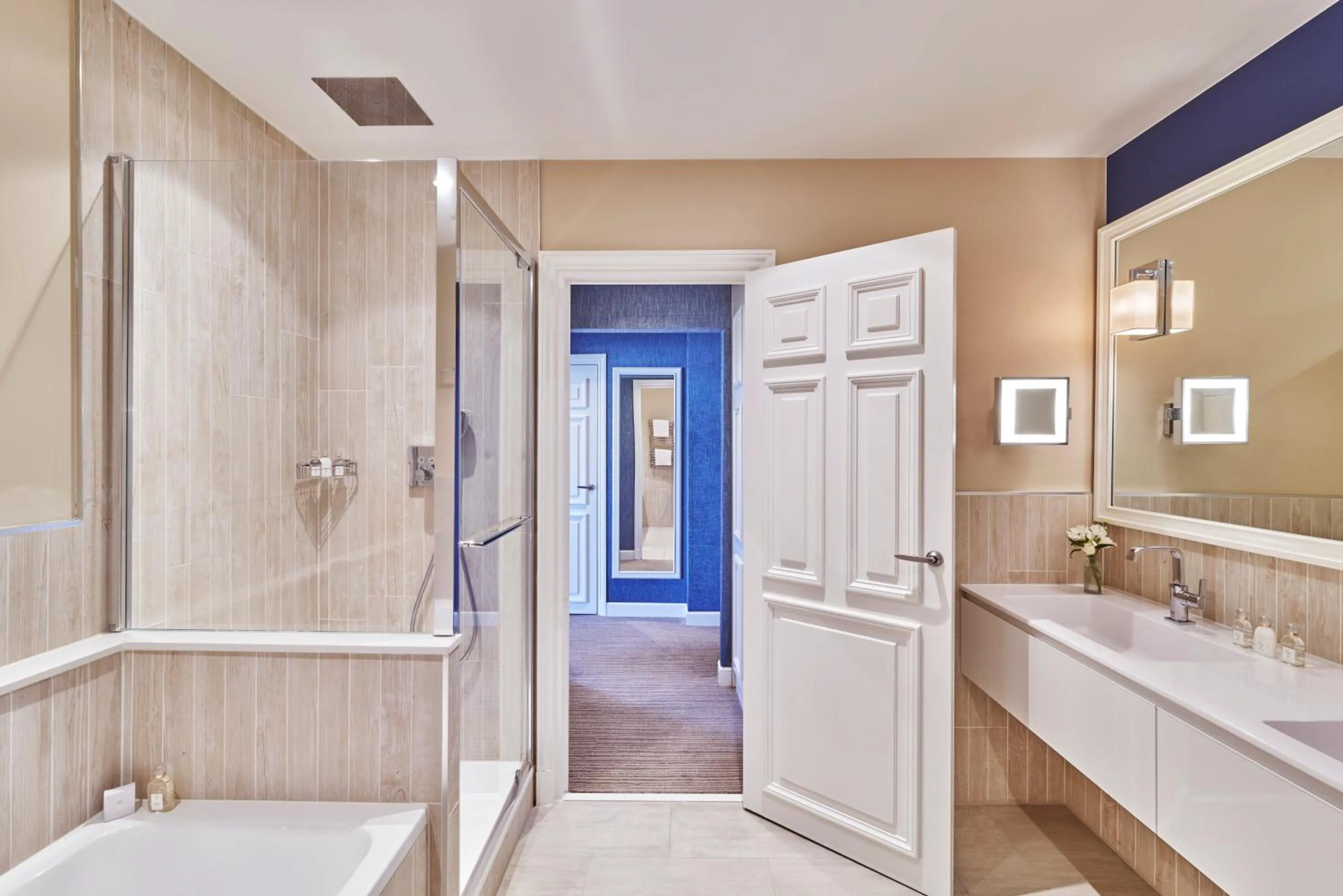 Shower in Hôtel Barrière Le Grand Hôtel Dinard