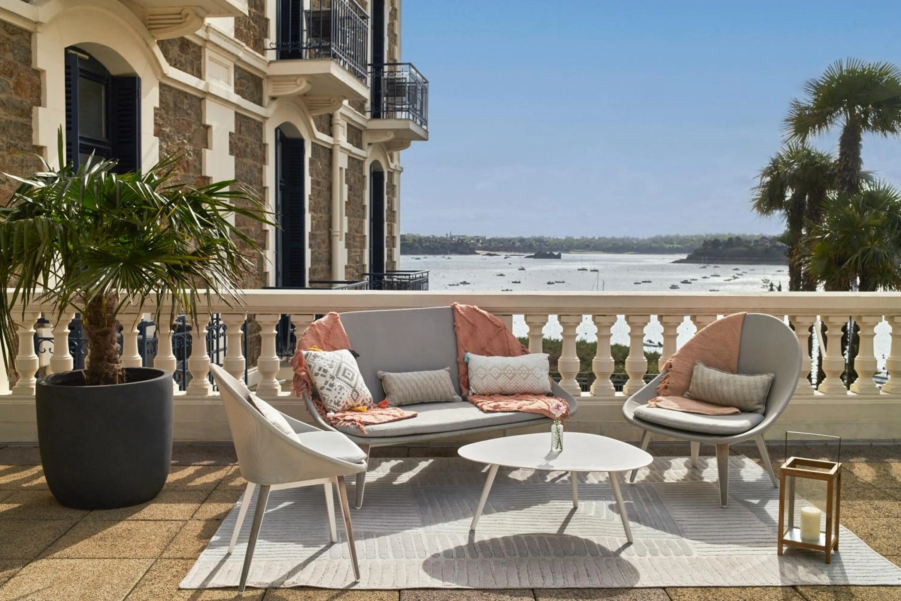 Patio in Hôtel Barrière Le Grand Hôtel Dinard