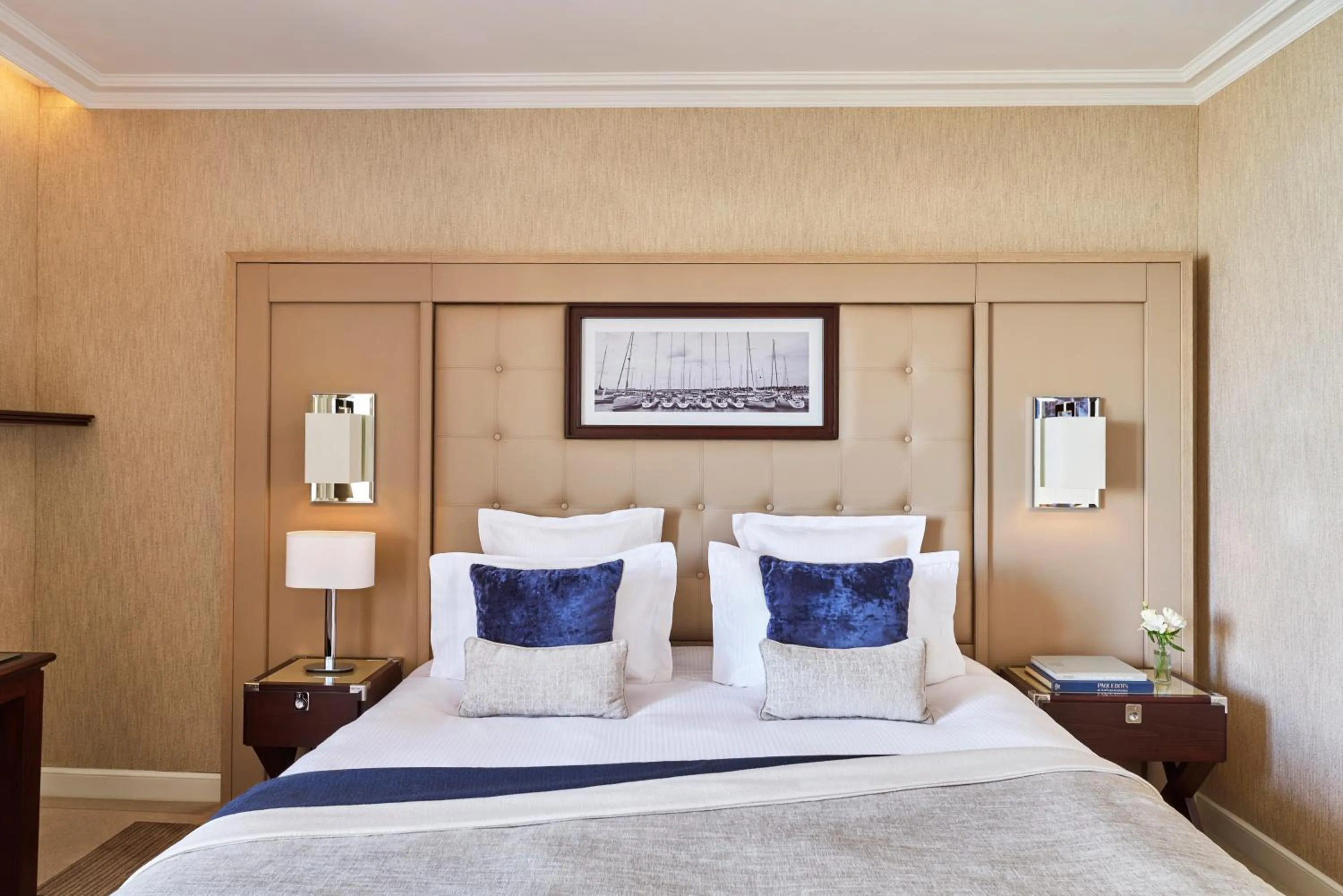 Bedroom, Bed in Hôtel Barrière Le Grand Hôtel Dinard