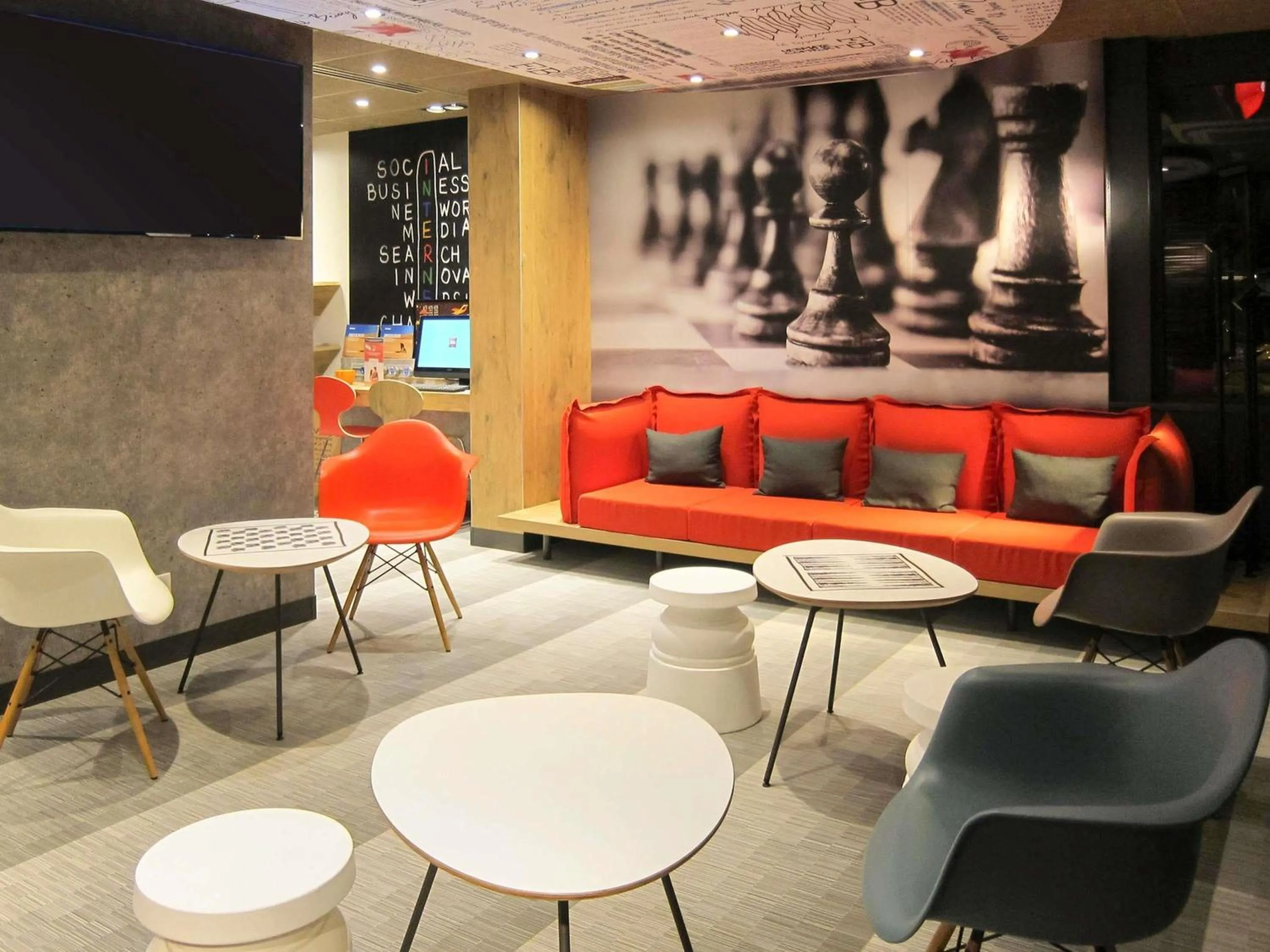 Lounge or bar in Ibis Lyon Villefranche Sur Saone