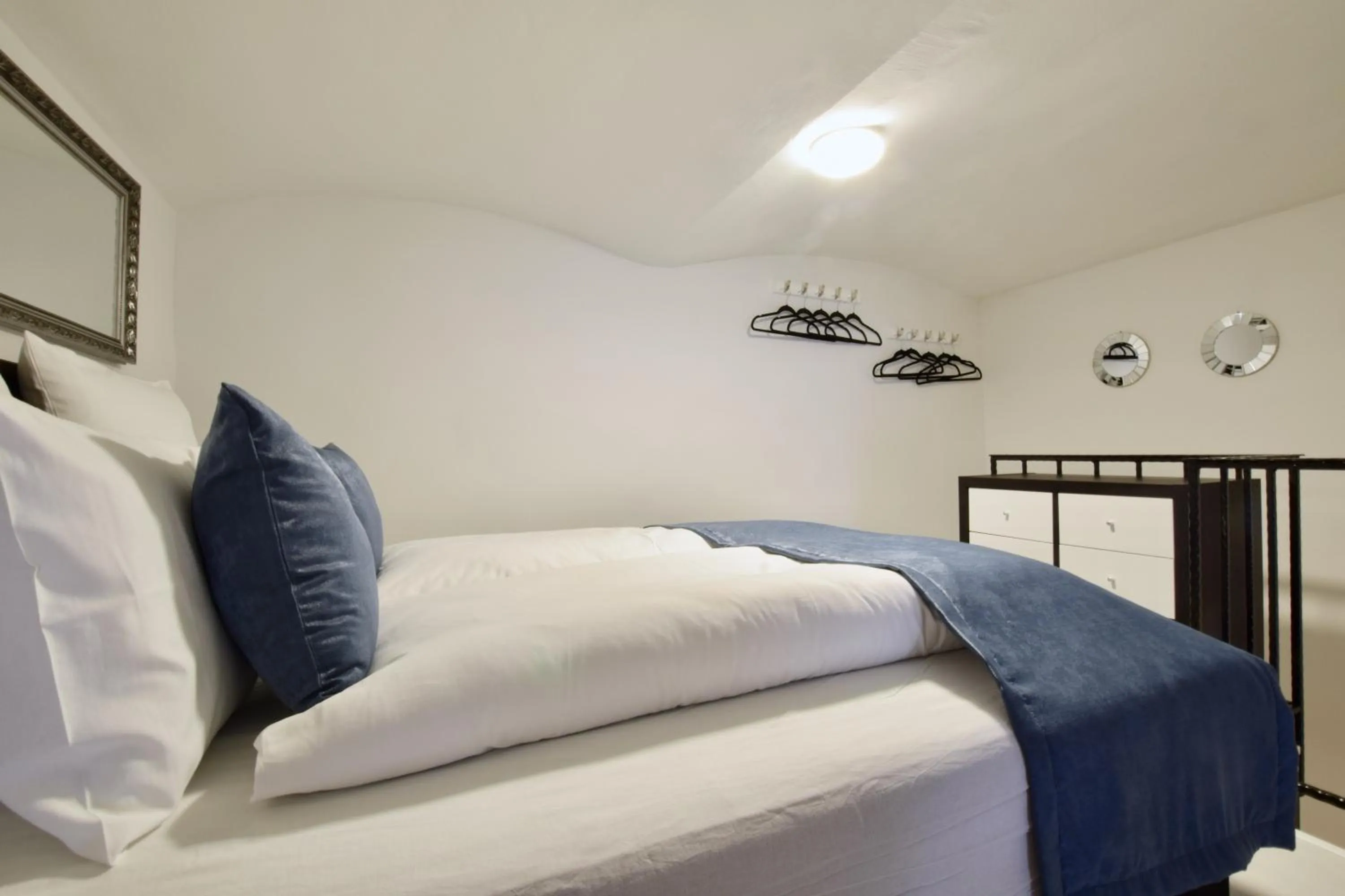 Bed in Luxury Apartment by Hi5 - Havas Street