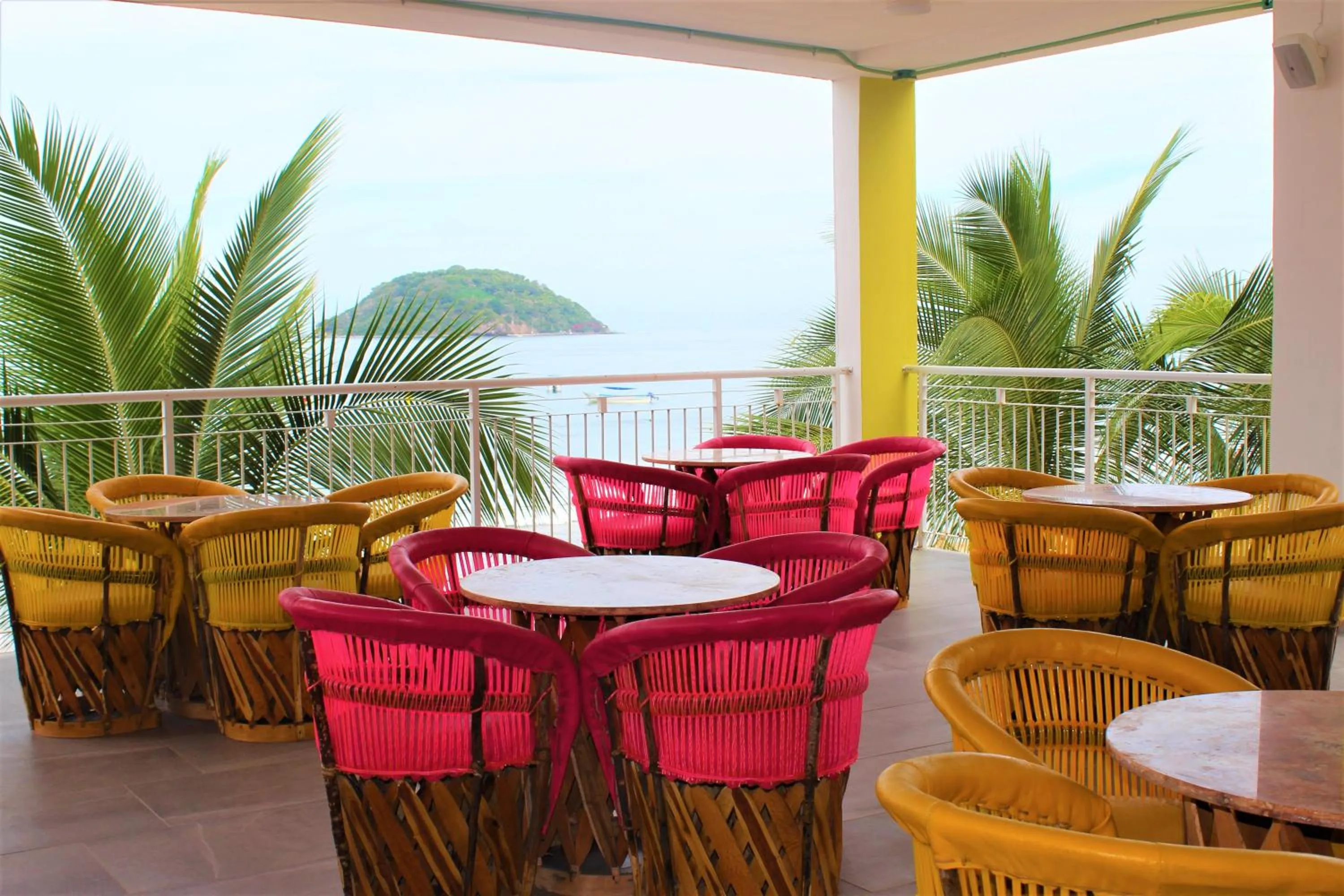 Day in Decameron Isla Coral Guayabitos, Ramada All-Inclusive Resort