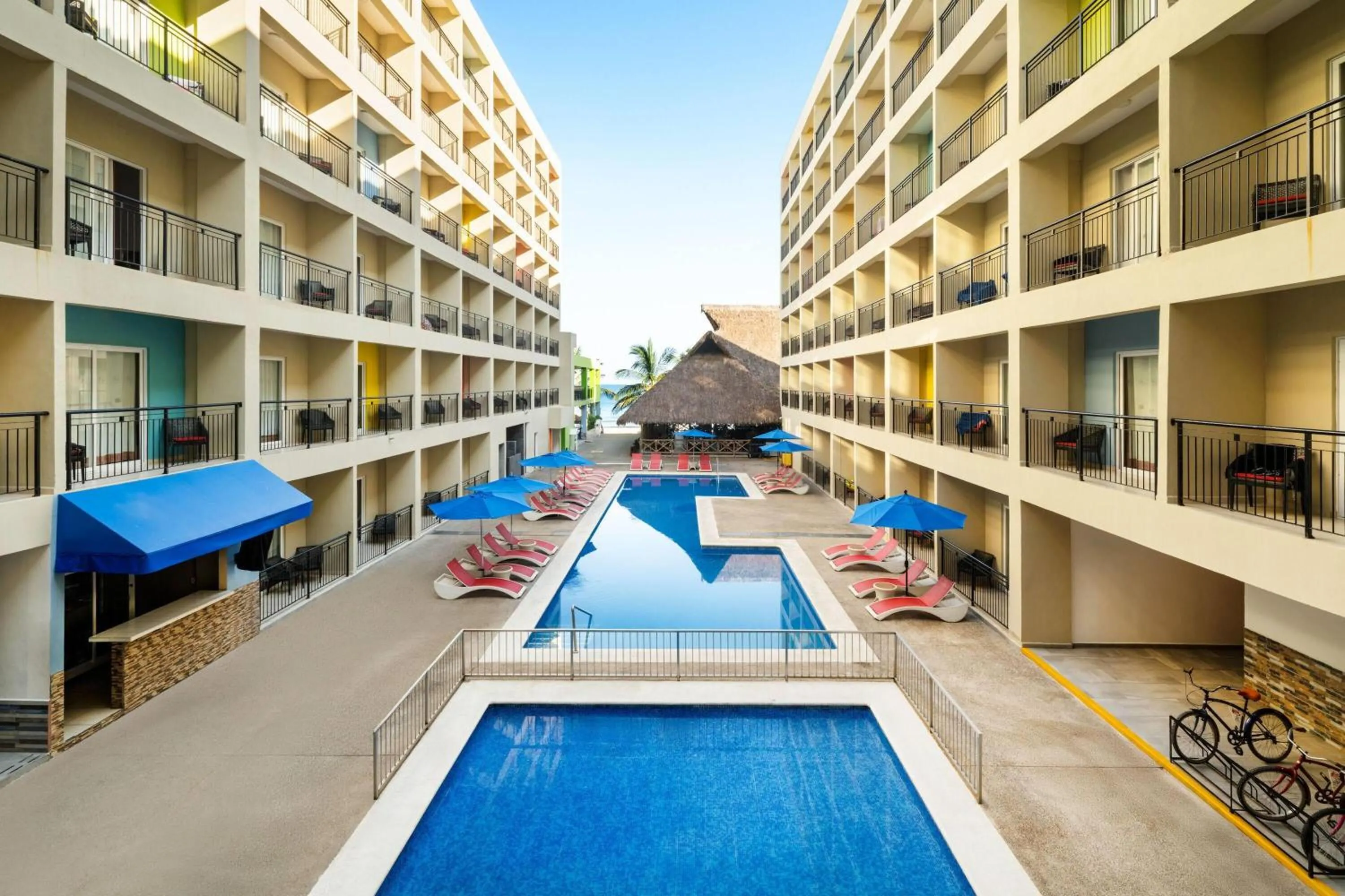 Swimming pool in Decameron Isla Coral Guayabitos, Ramada All-Inclusive Resort