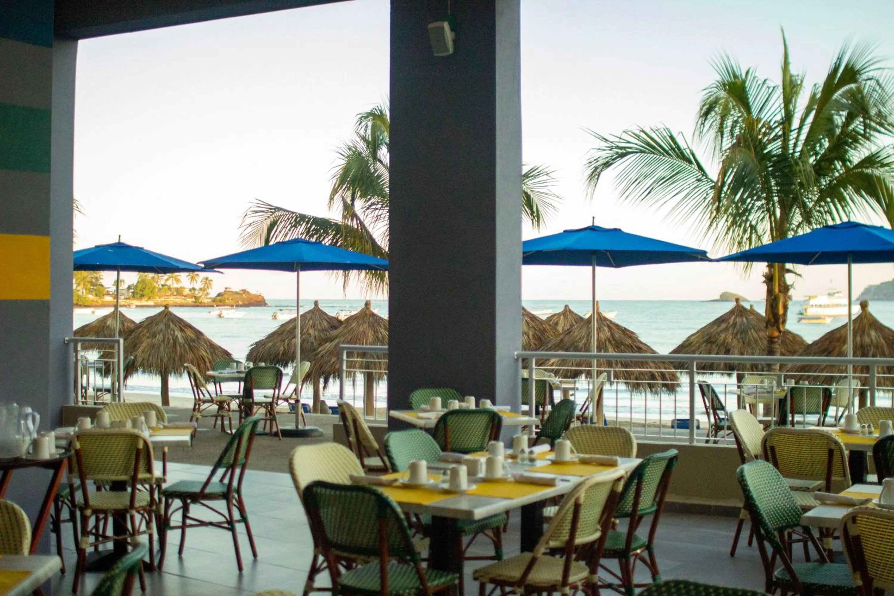 Restaurant/places to eat in Decameron La Marina Guayabitos, Ramada All-Inclusive Resort
