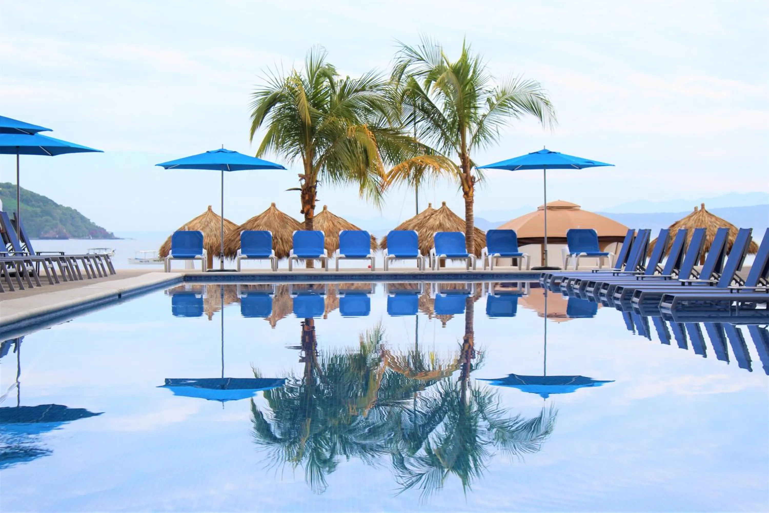 Day in Decameron La Marina Guayabitos, Ramada All-Inclusive Resort