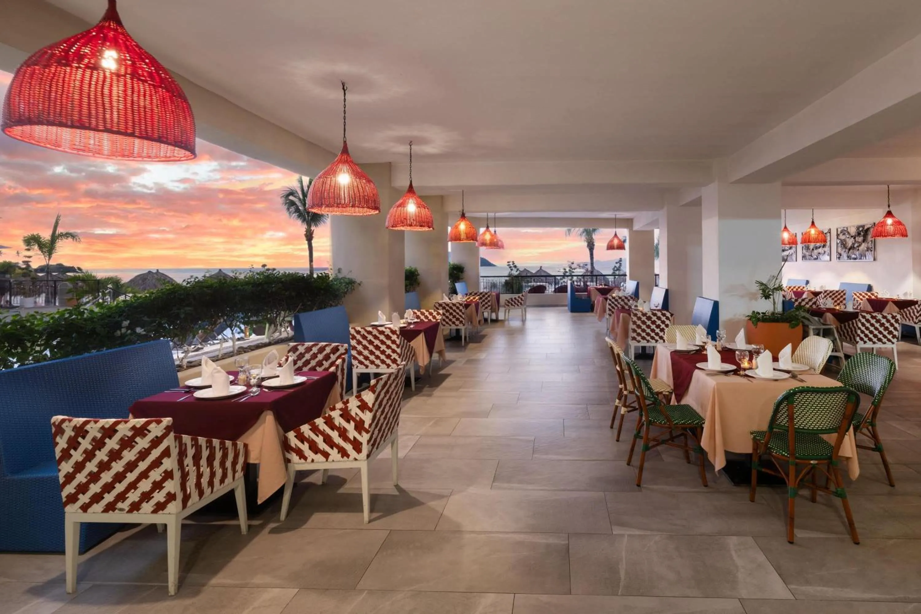 Restaurant/places to eat in Decameron La Marina Guayabitos, Ramada All-Inclusive Resort