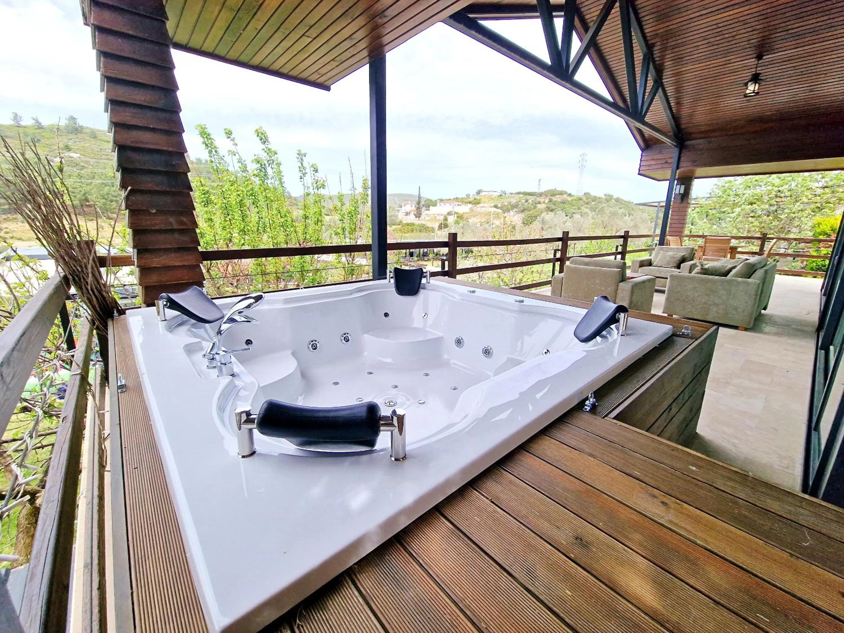 Hot Tub in Turnaboğazı Çiftlik Evleri