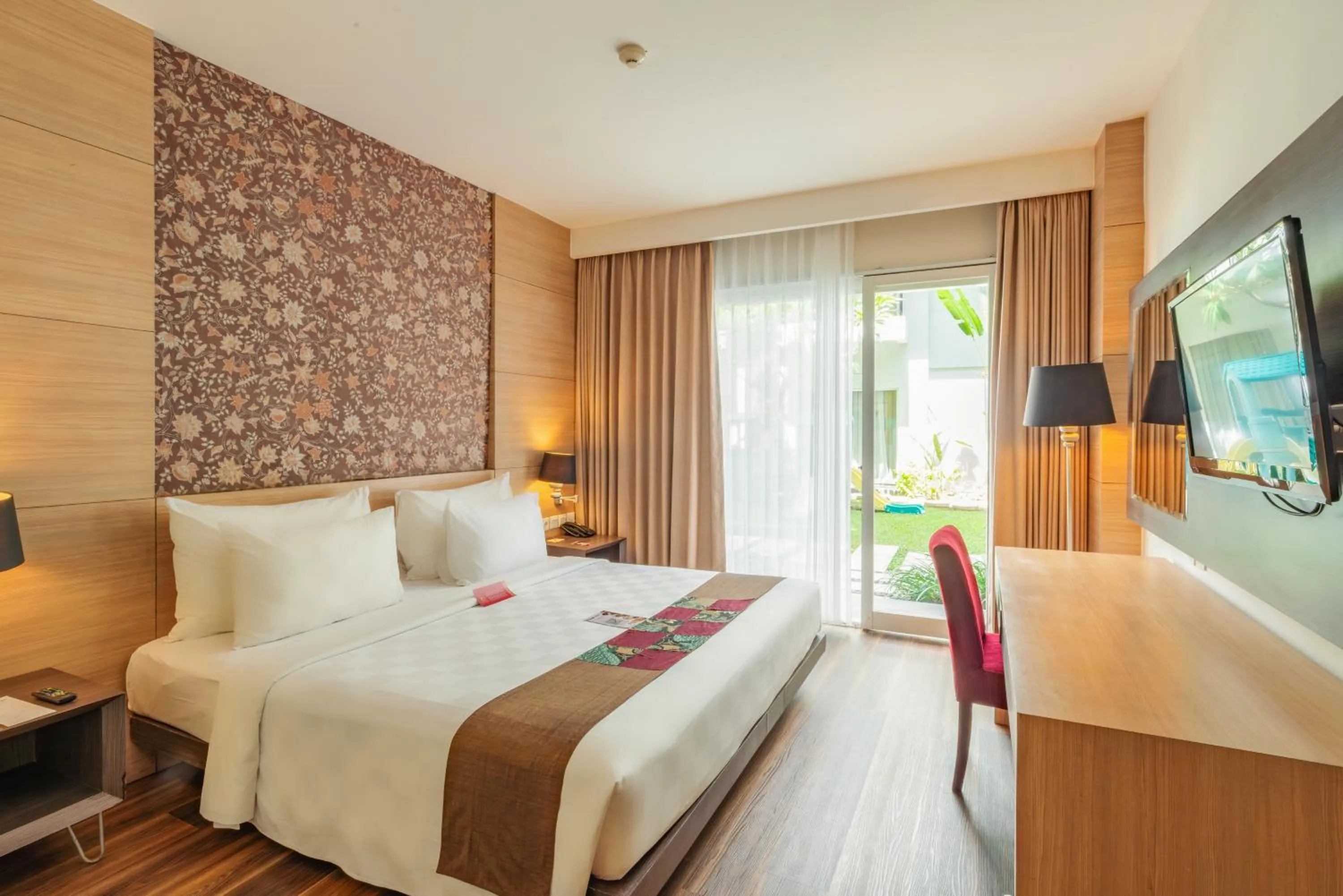 room service, Bed in b Hotel Bali & Spa