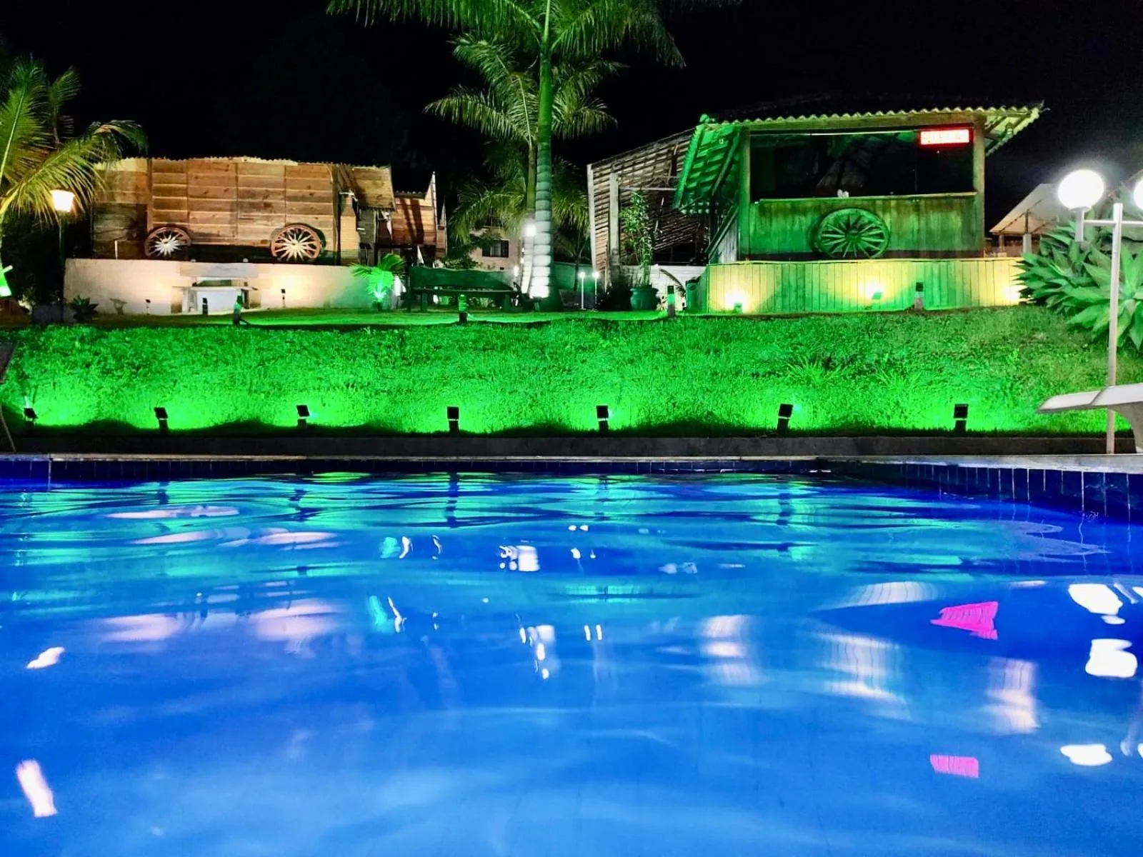 Swimming pool in Chalés Marinelli em São Roque