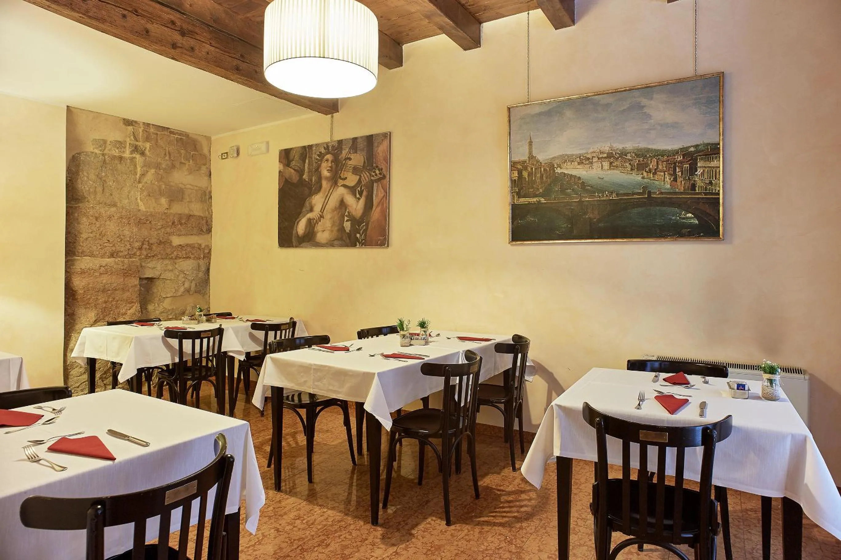 Restaurant/places to eat in Albergo Mazzanti