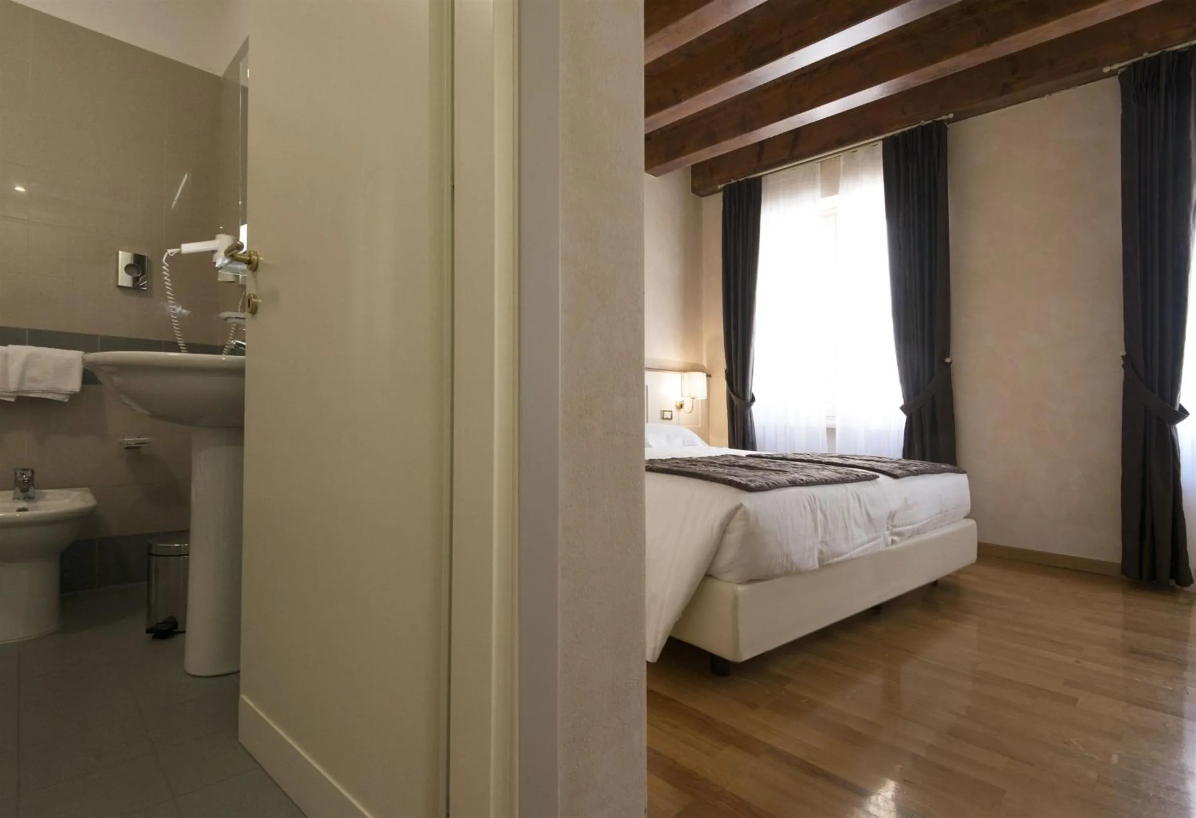 Bedroom, Bed in Albergo Mazzanti