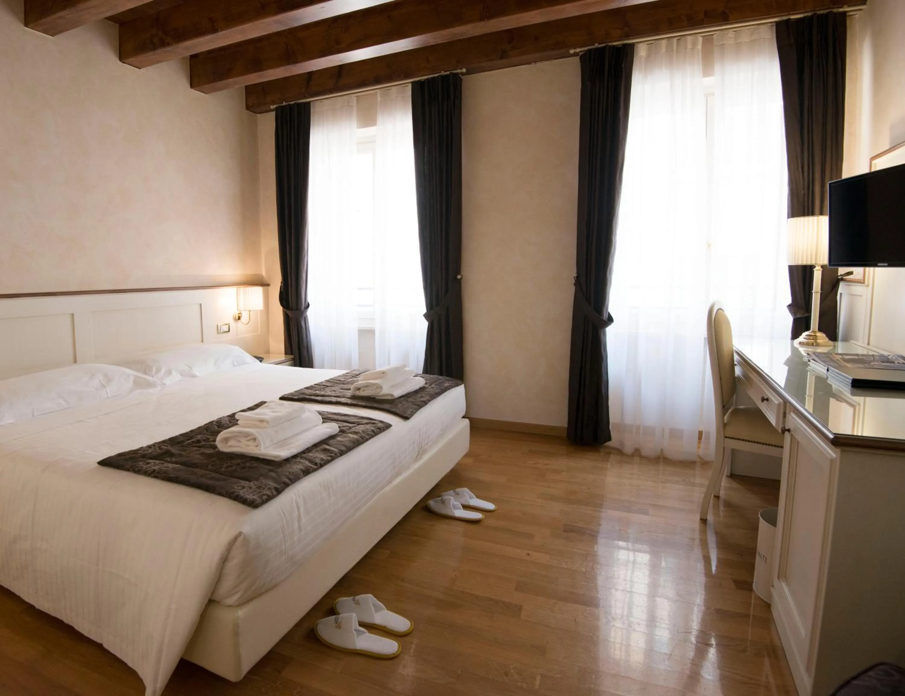 Bedroom, Bed in Albergo Mazzanti