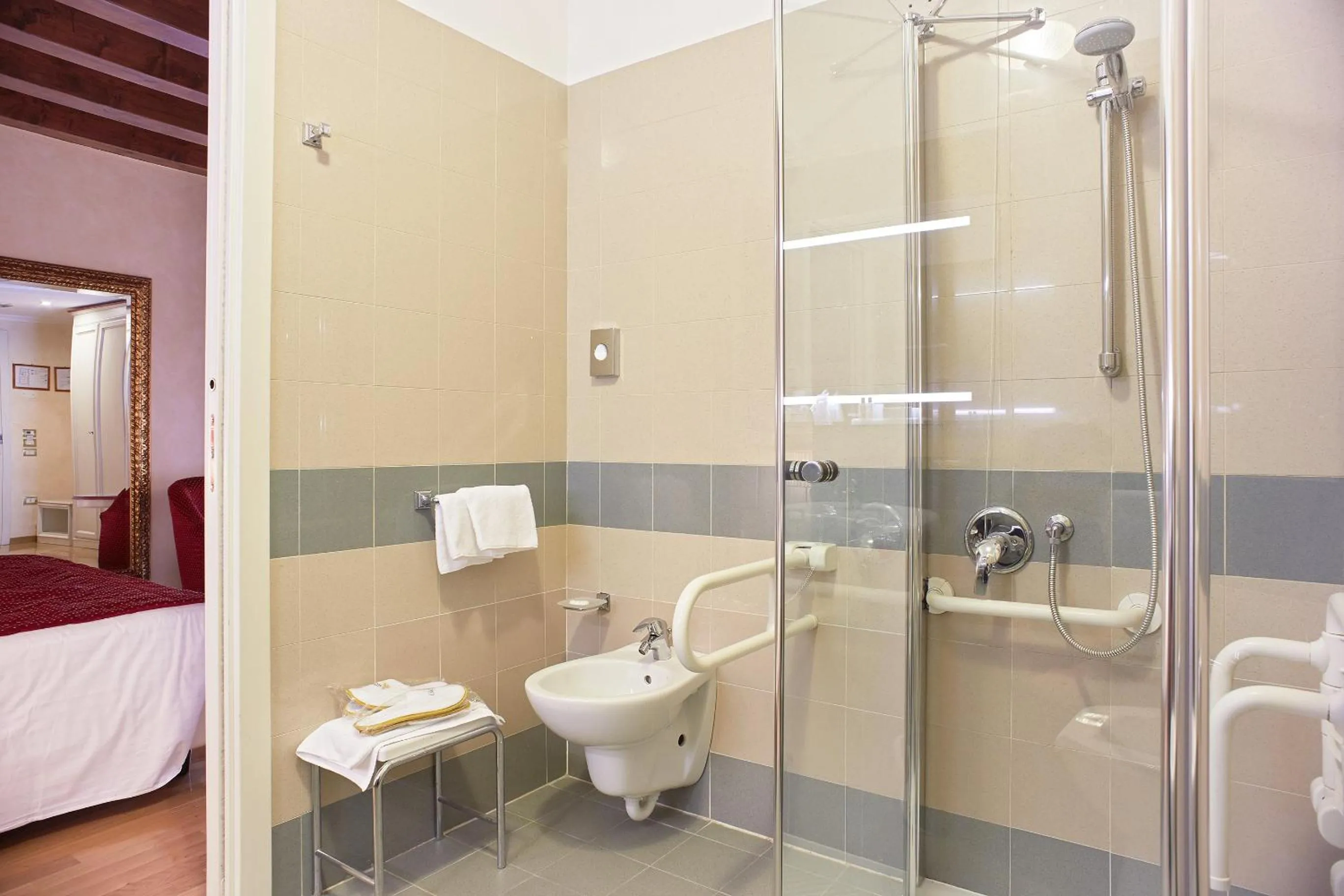 Bathroom in Albergo Mazzanti