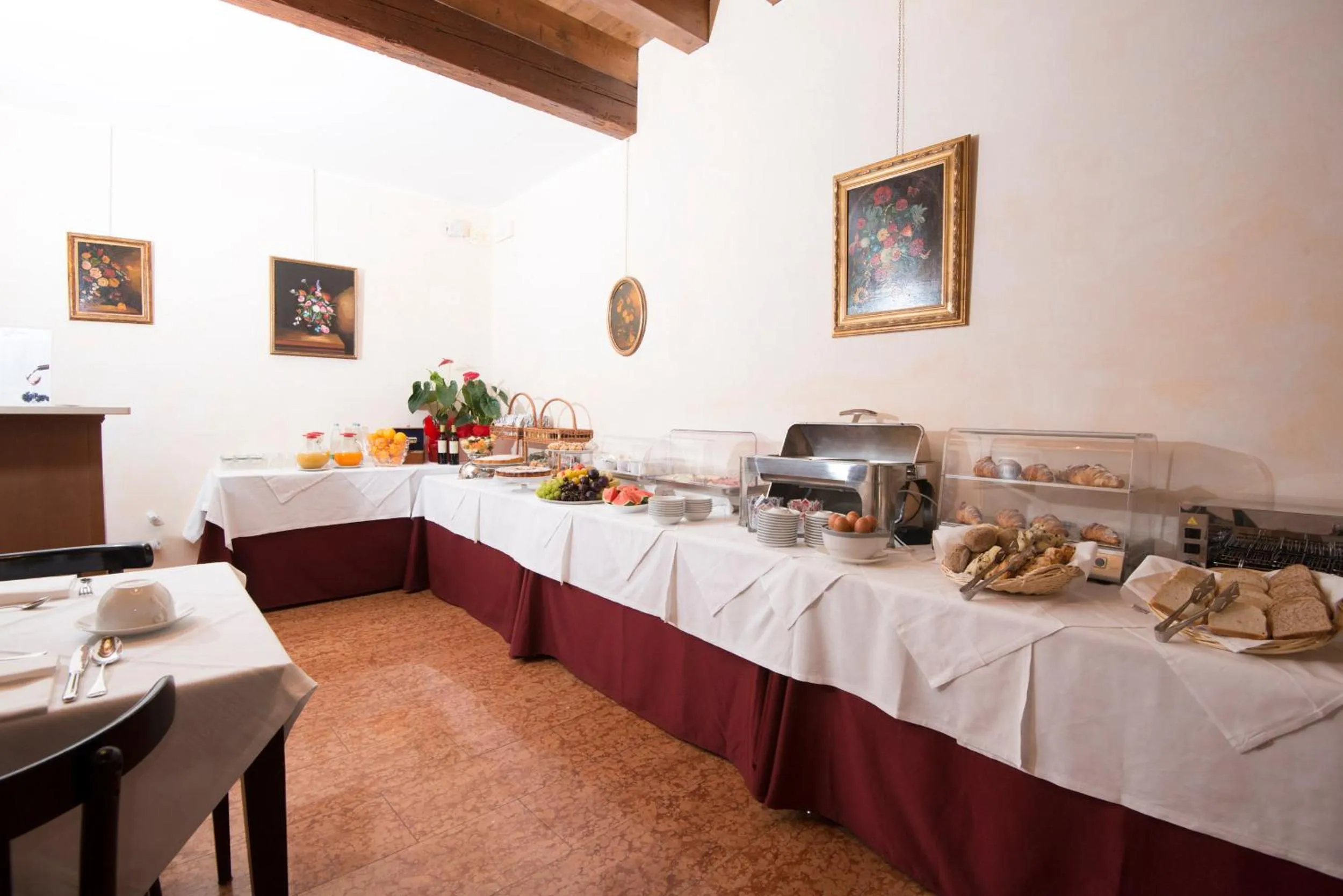 Restaurant/places to eat in Albergo Mazzanti
