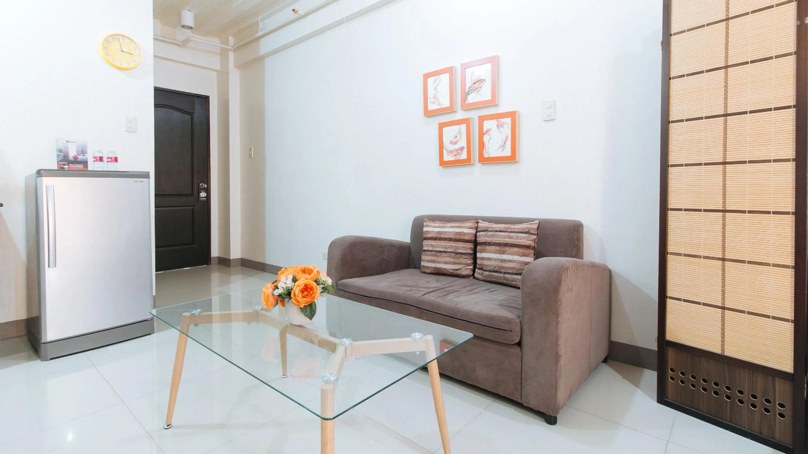 Seating area in RedDoorz at Kassel Residences Parañaque