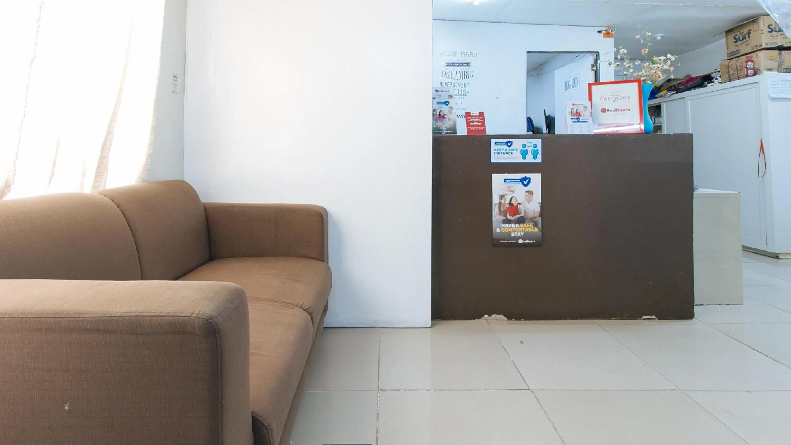 Lobby or reception in RedDoorz at Kassel Residences Parañaque